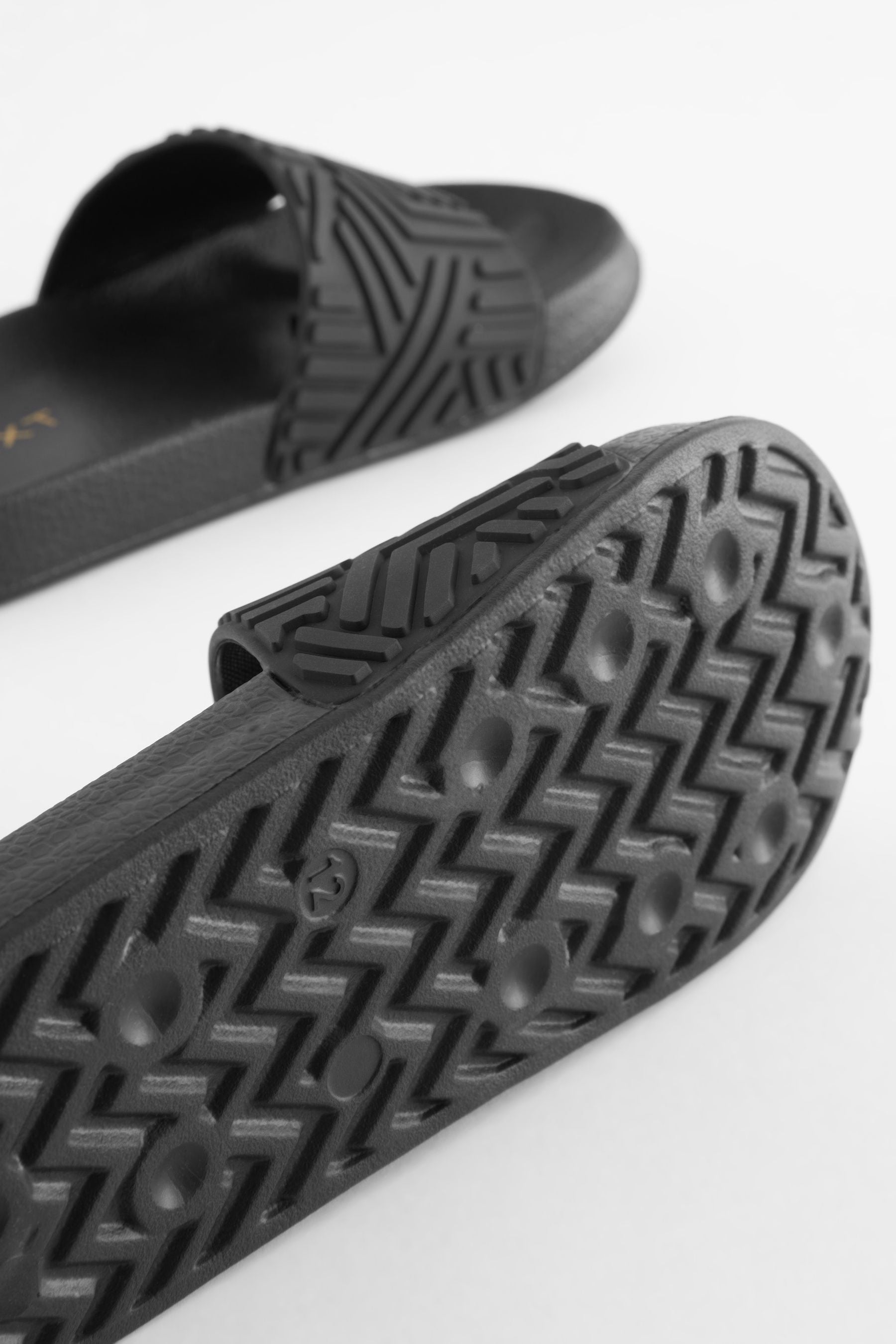 Black Patterned Sliders