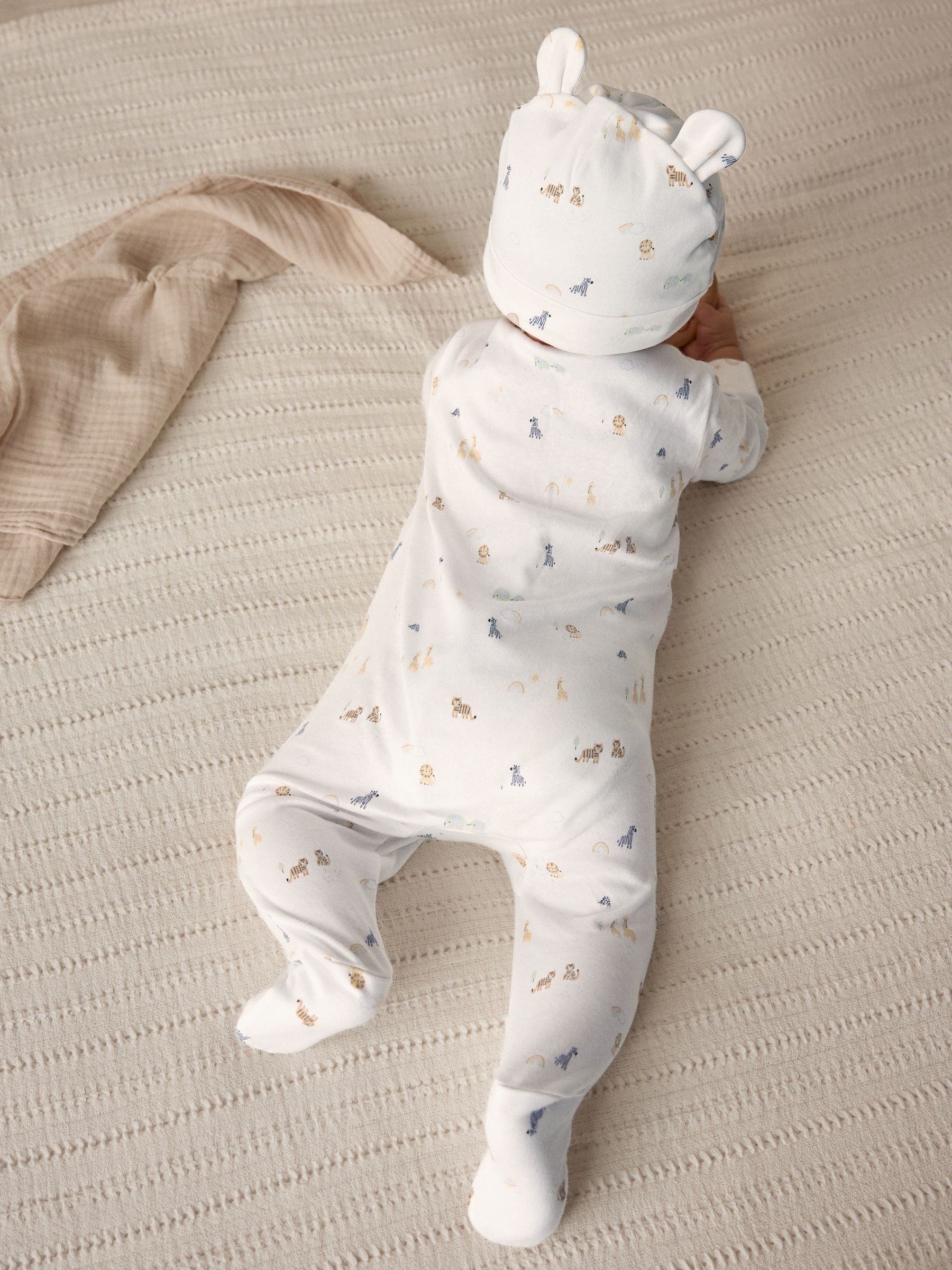 White Baby Born in 2025 100% Cotton Sleepsuit and Hat Set (0-9mths)