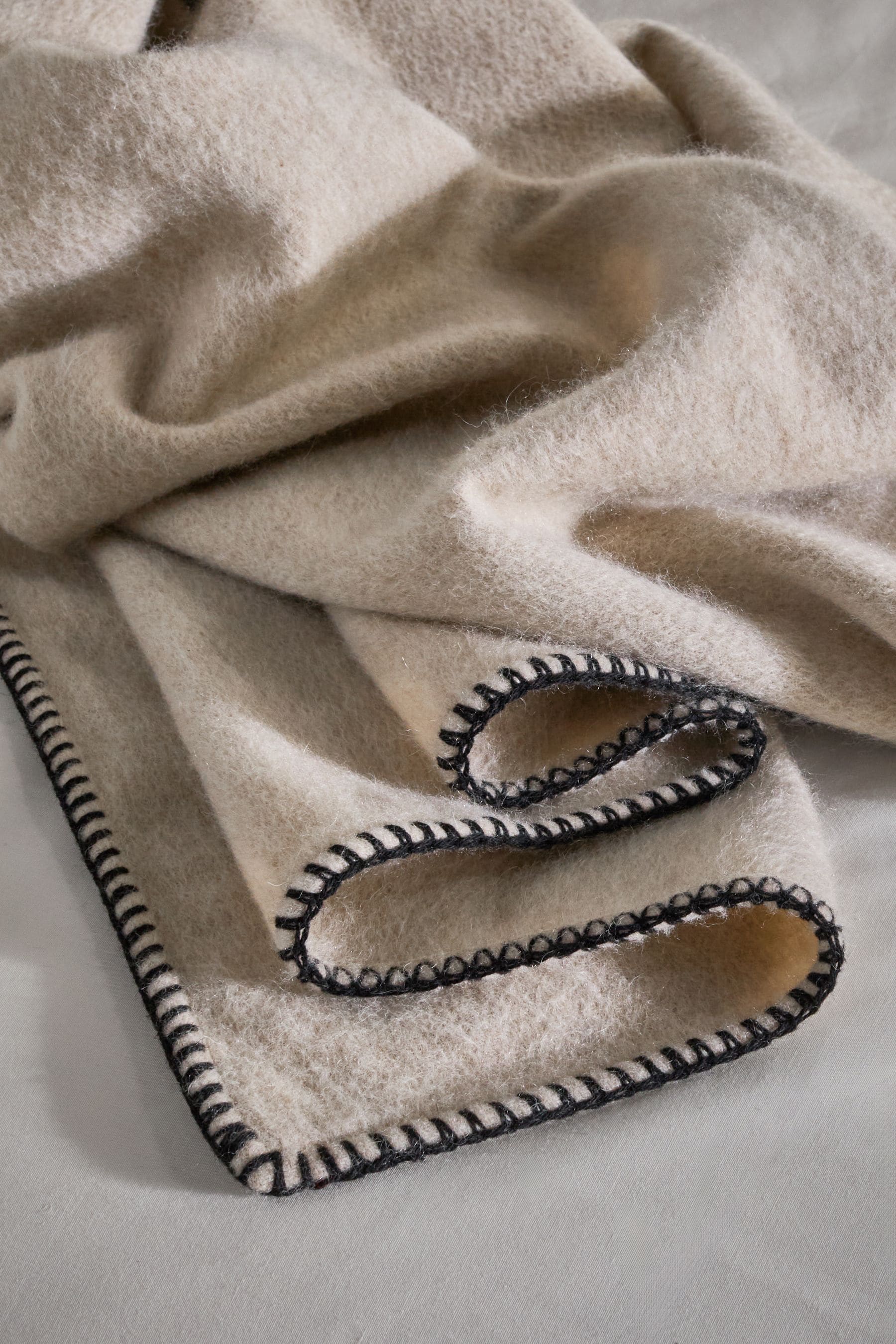 Natural N. Premium Cashmere Stitched Edge Throw