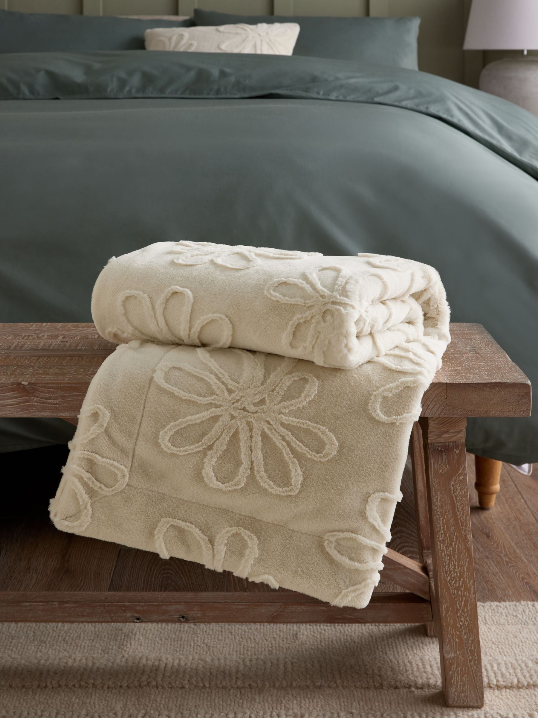 Cream Faux Fur Daisy Throw