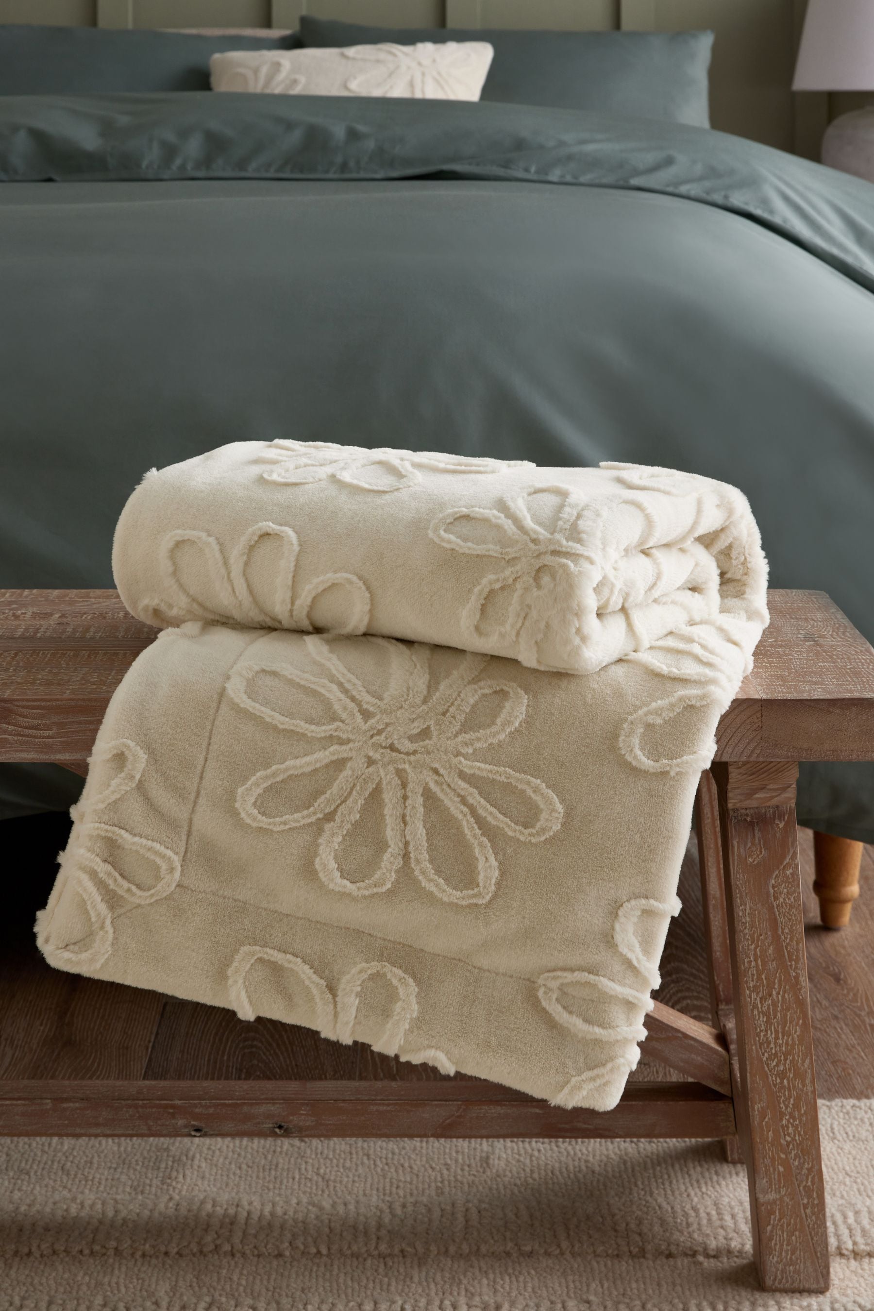 Cream Faux Fur Daisy Throw