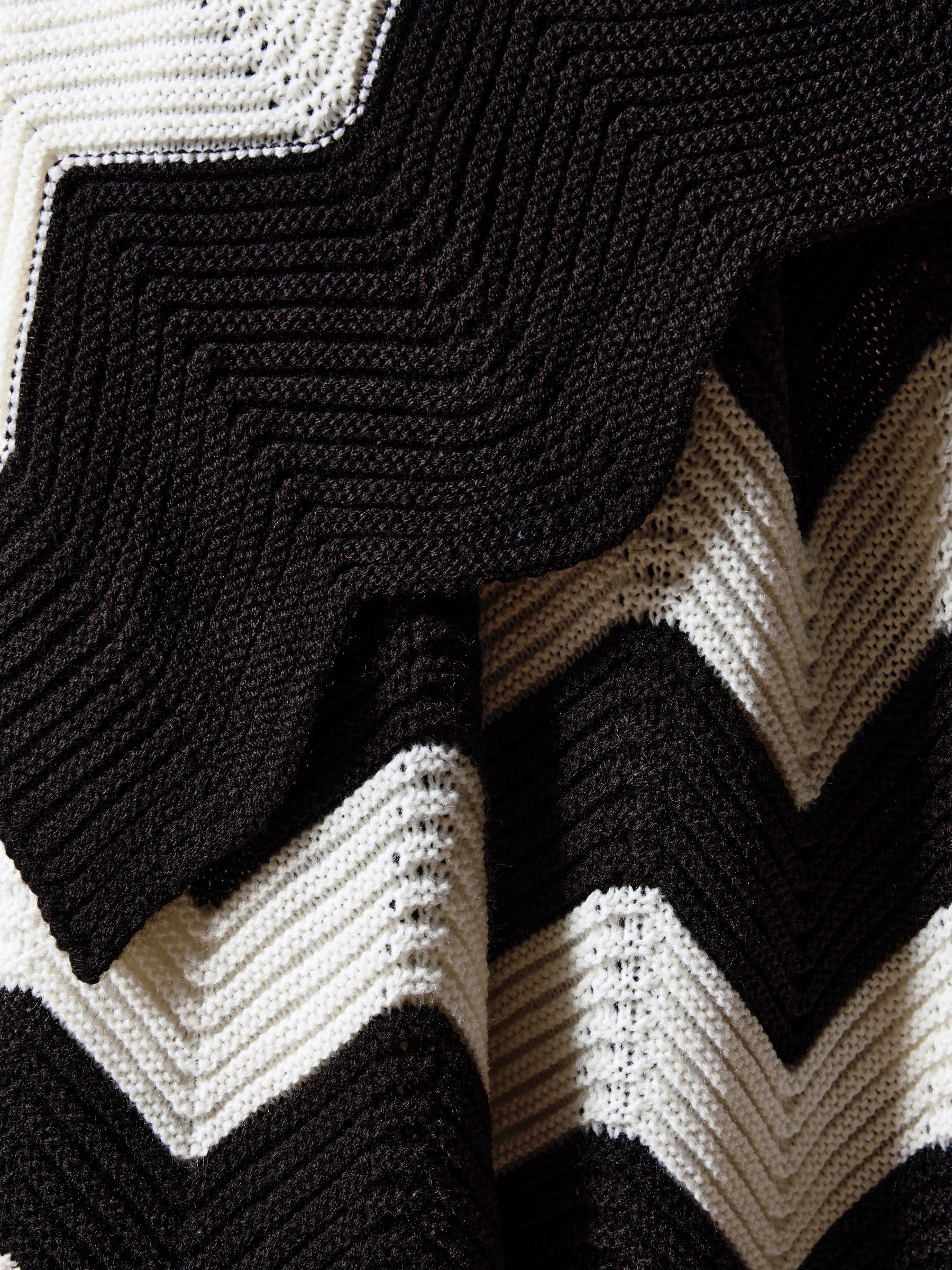 Monochrome Zig Zag Crochet Throw