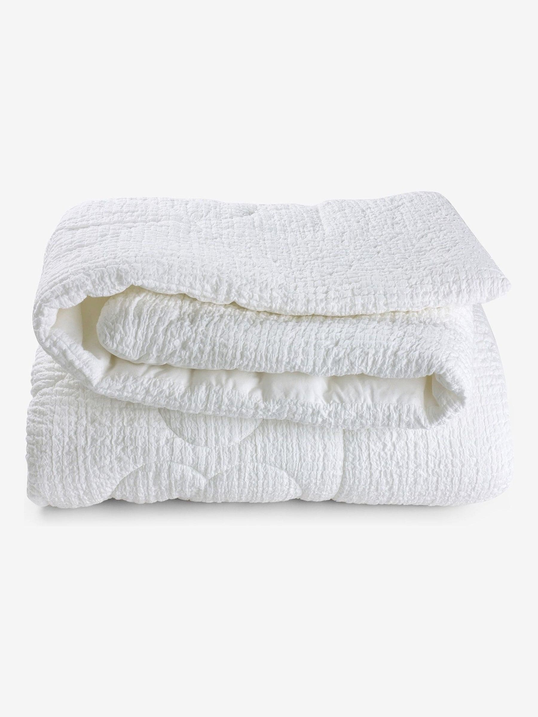 White Textured 100% Cotton Quilted Daisy Throw