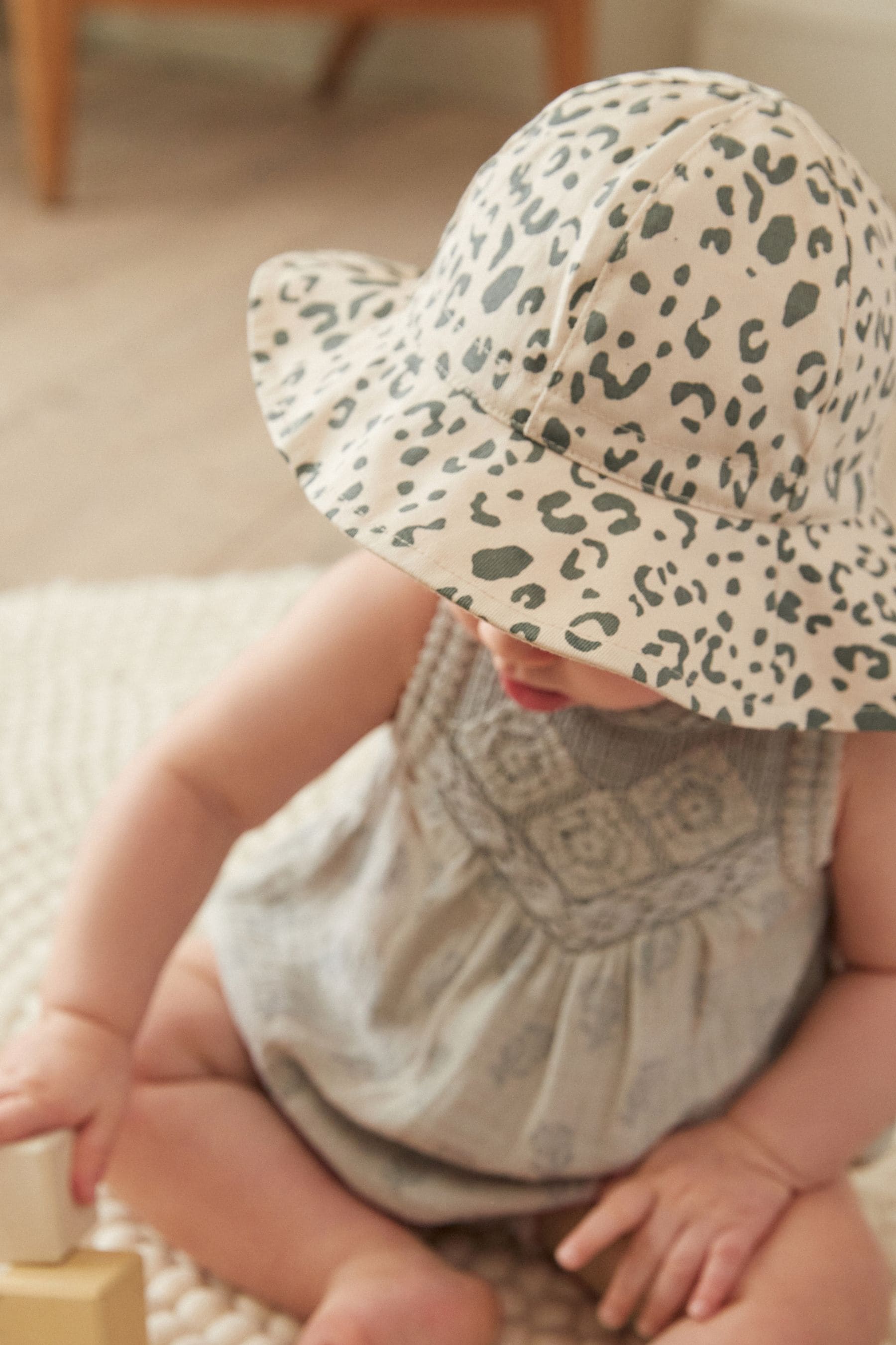 Animal Print Baby Wide Brim Bucket Hat (0mths-2yrs)