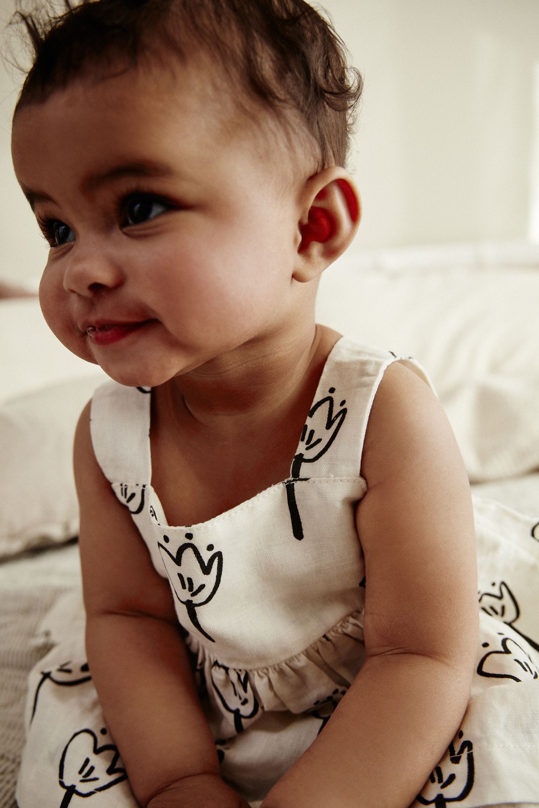 Black/White Flower Baby Strappy Top and Trousers Set (0mths-2yrs)