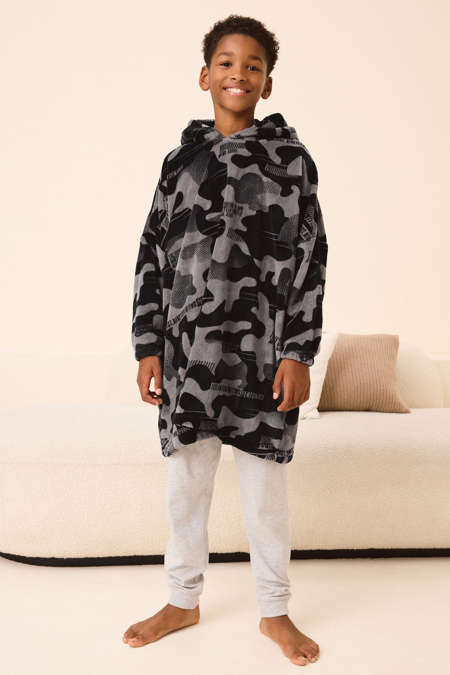 Grey Camouflage Fleece Hooded Blanket (3-16yrs)