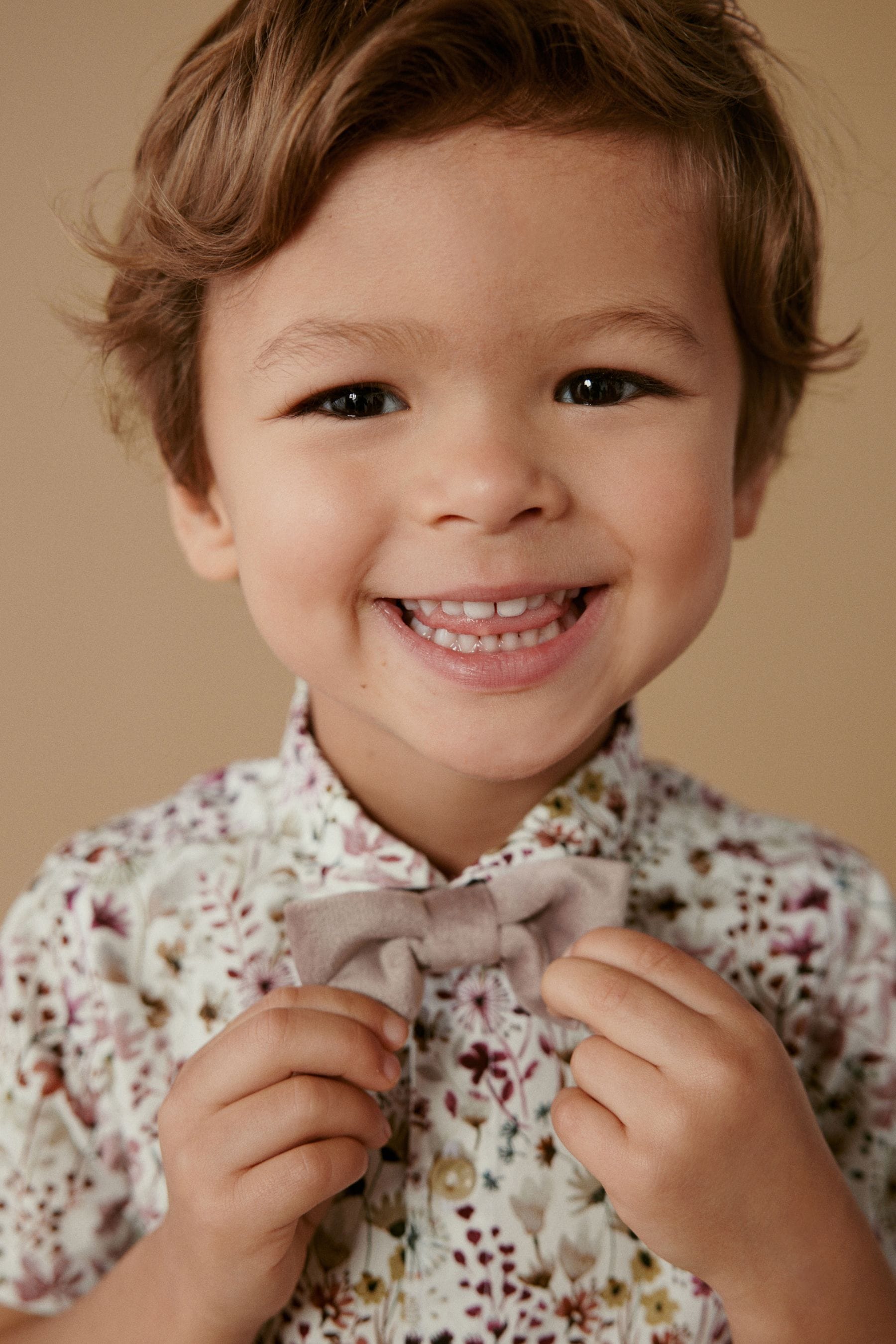 Pink Floral Short Sleeve Shirt And Bow Tie Set (3mths-7yrs)