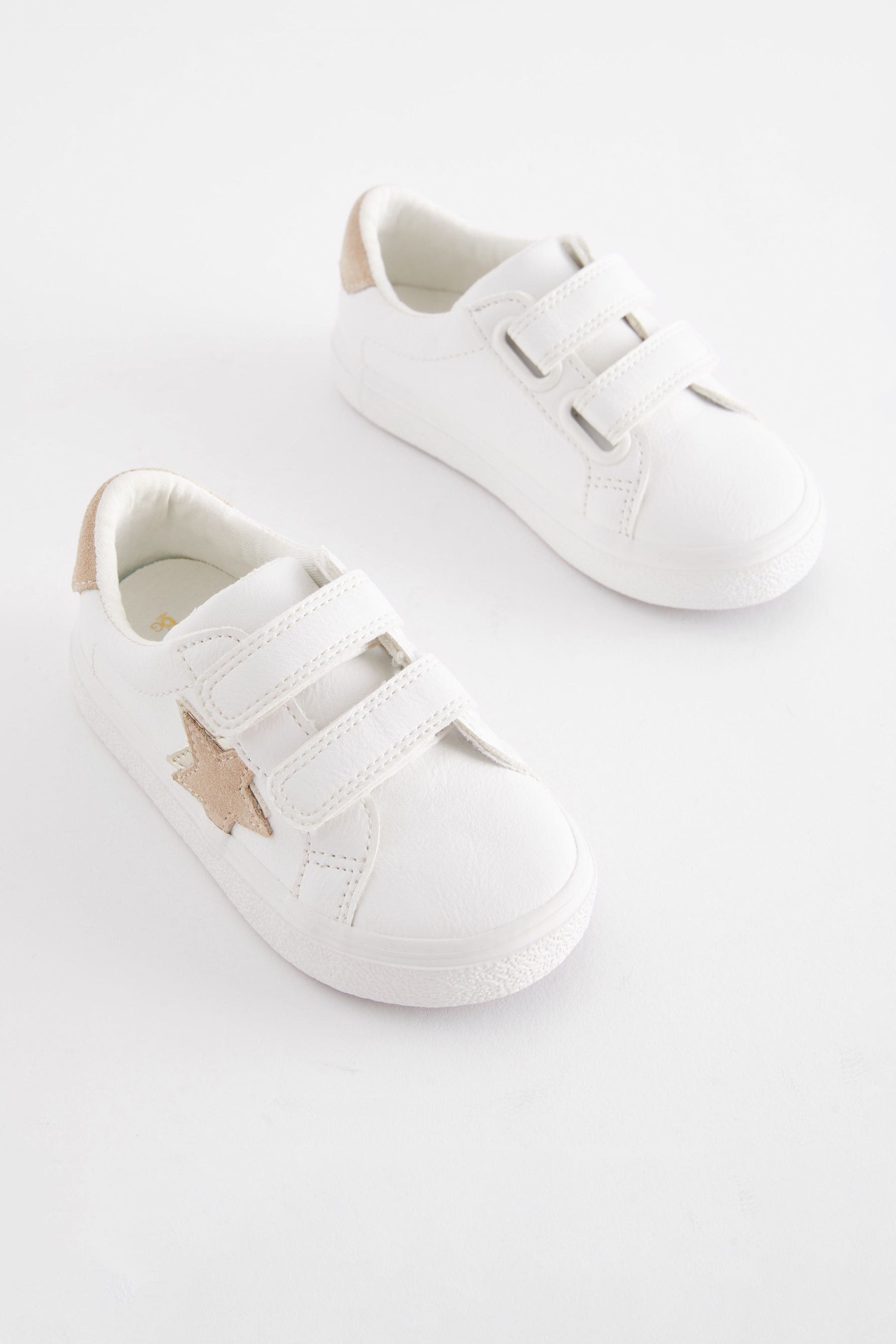 White Standard Fit (F) Star Trainers