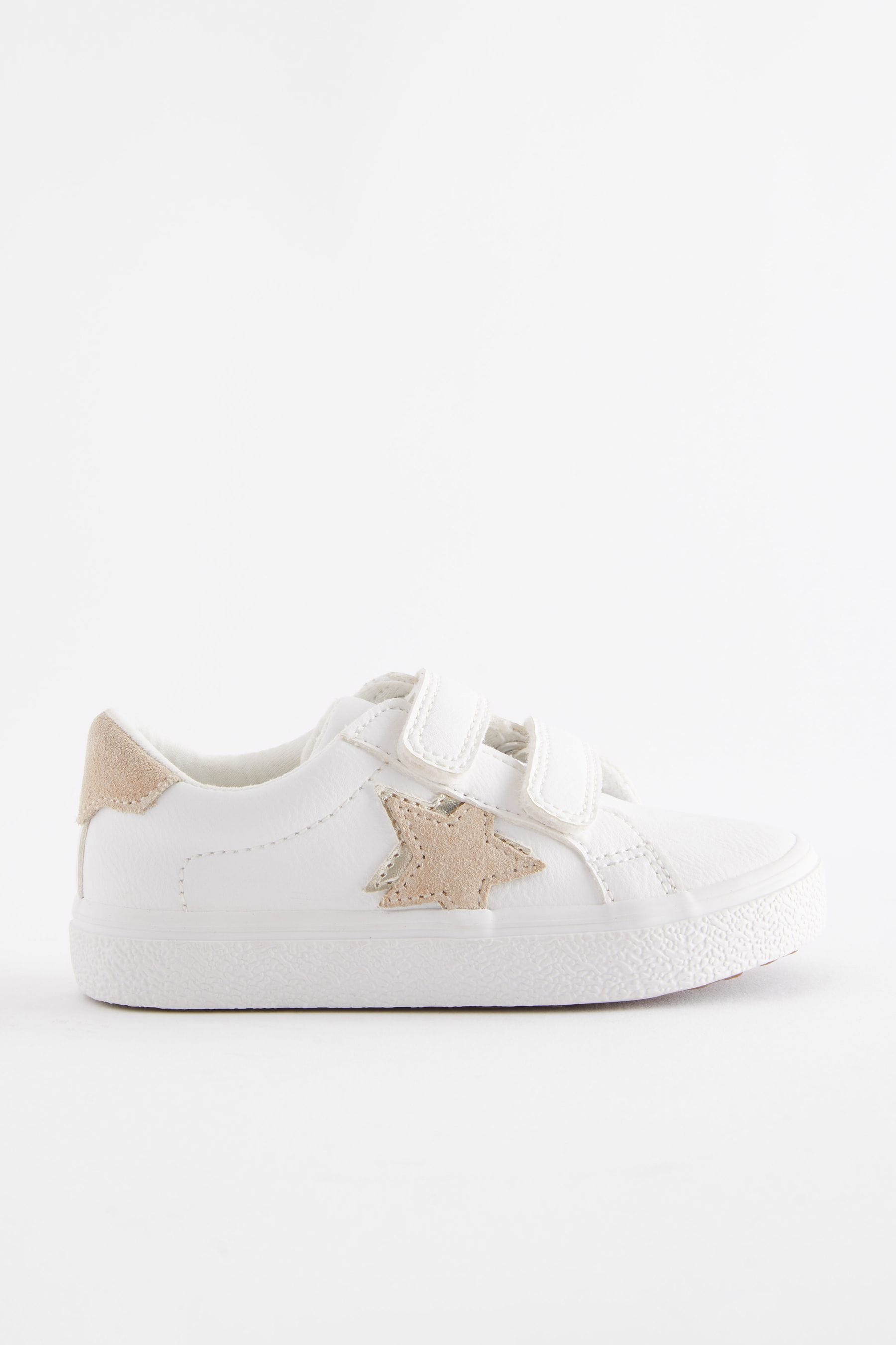 White Standard Fit (F) Star Trainers