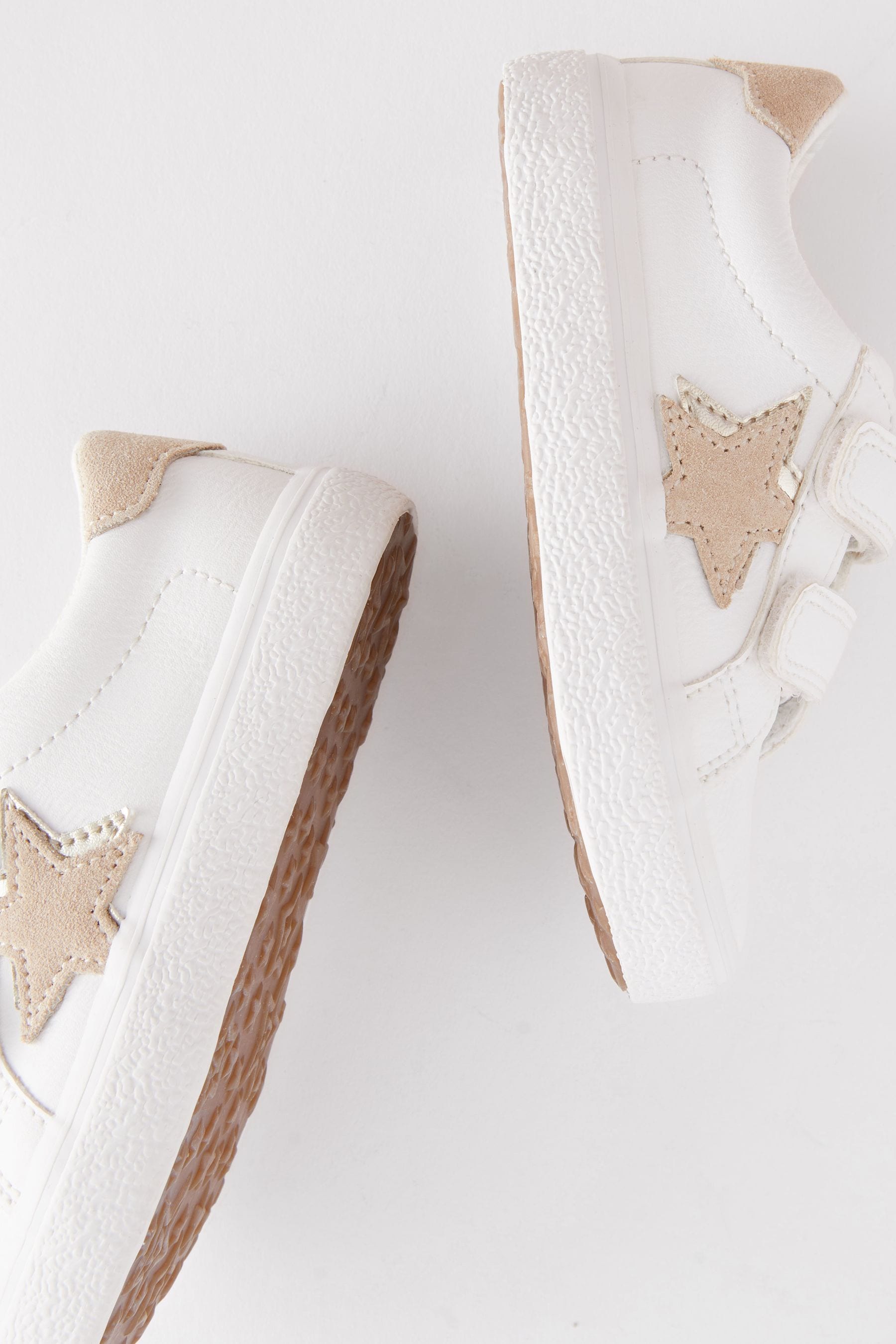 White Standard Fit (F) Star Trainers