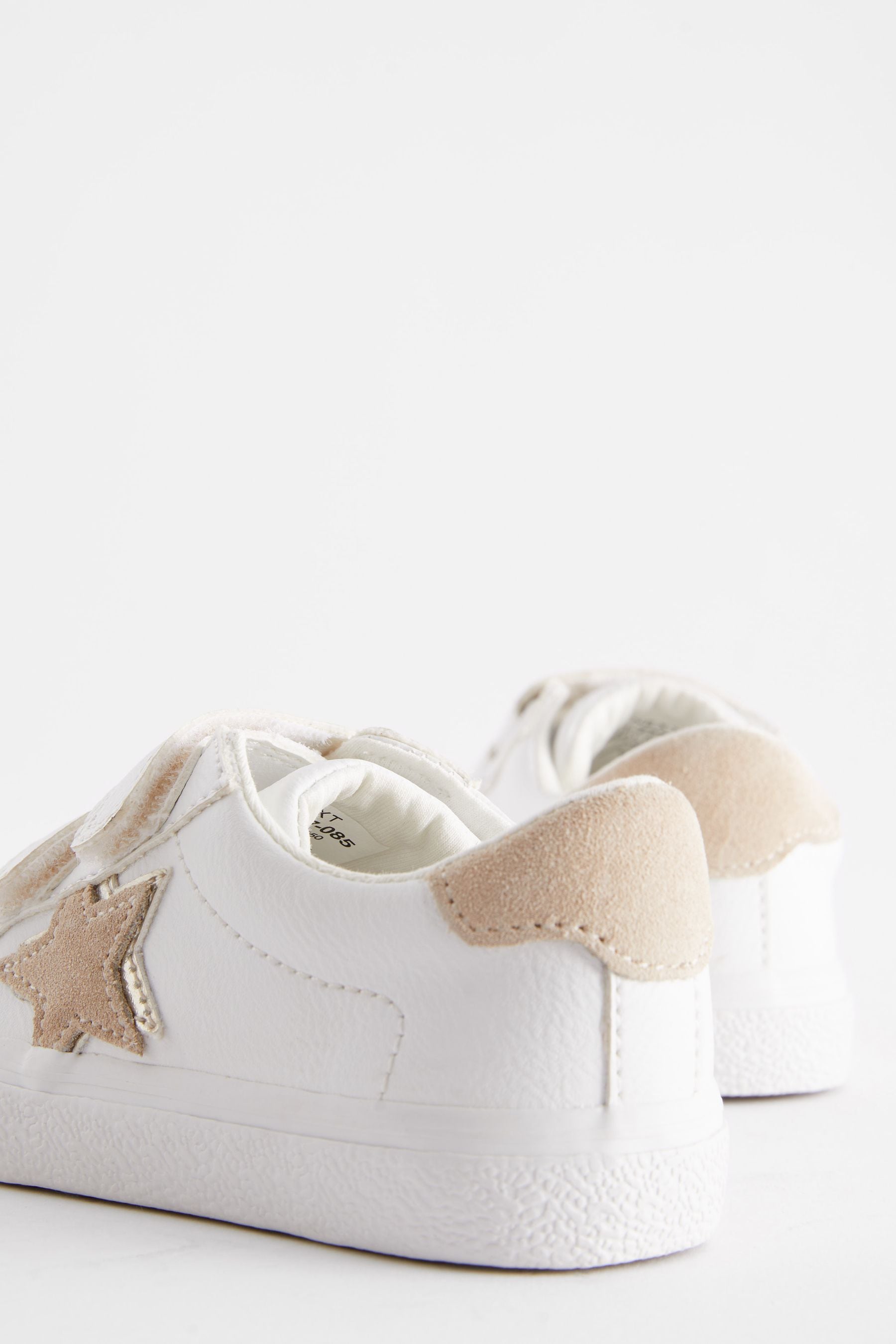 White Standard Fit (F) Star Trainers