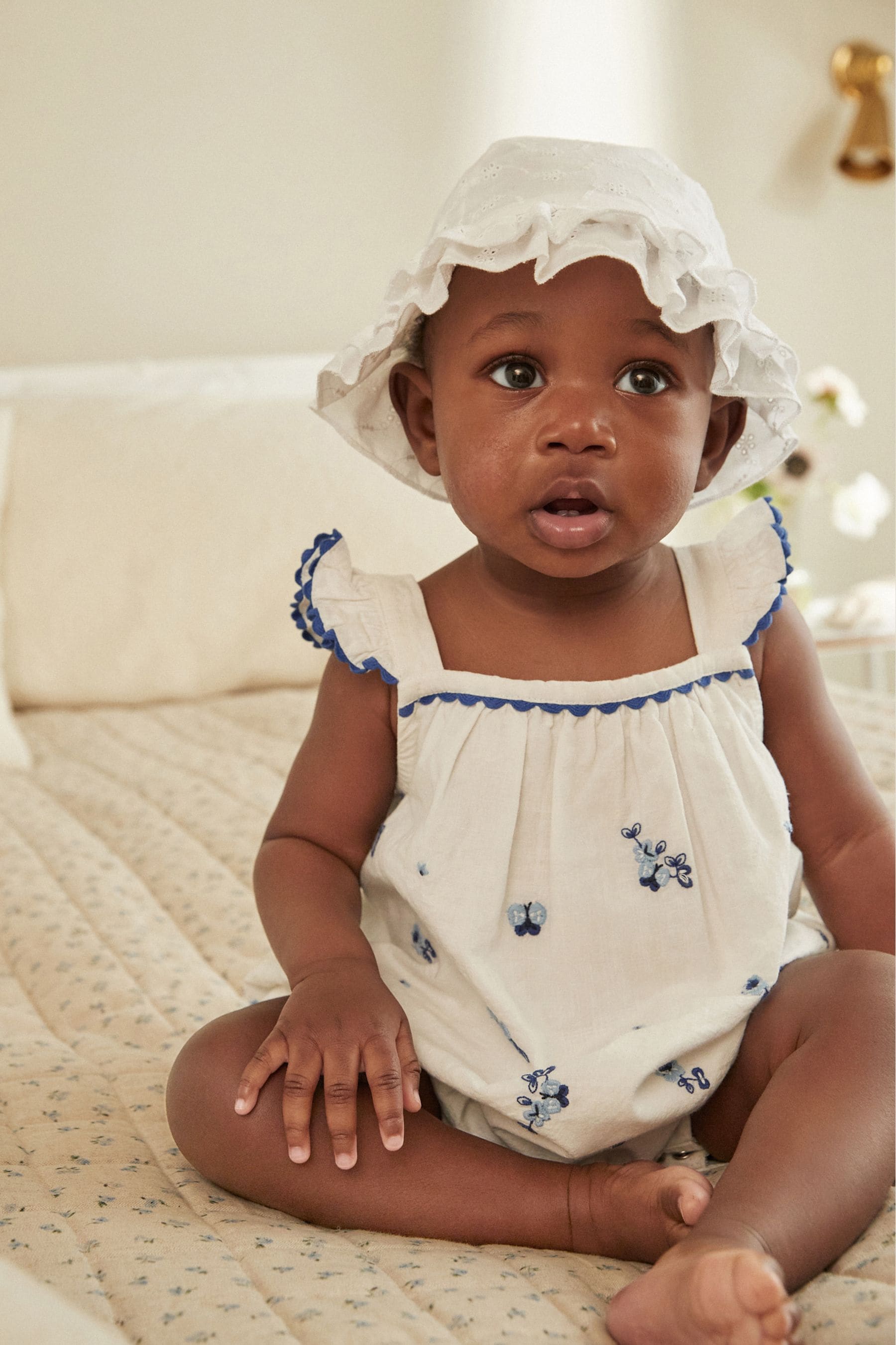 White Broderie Frill Bucket Hat (0mths-2yrs)