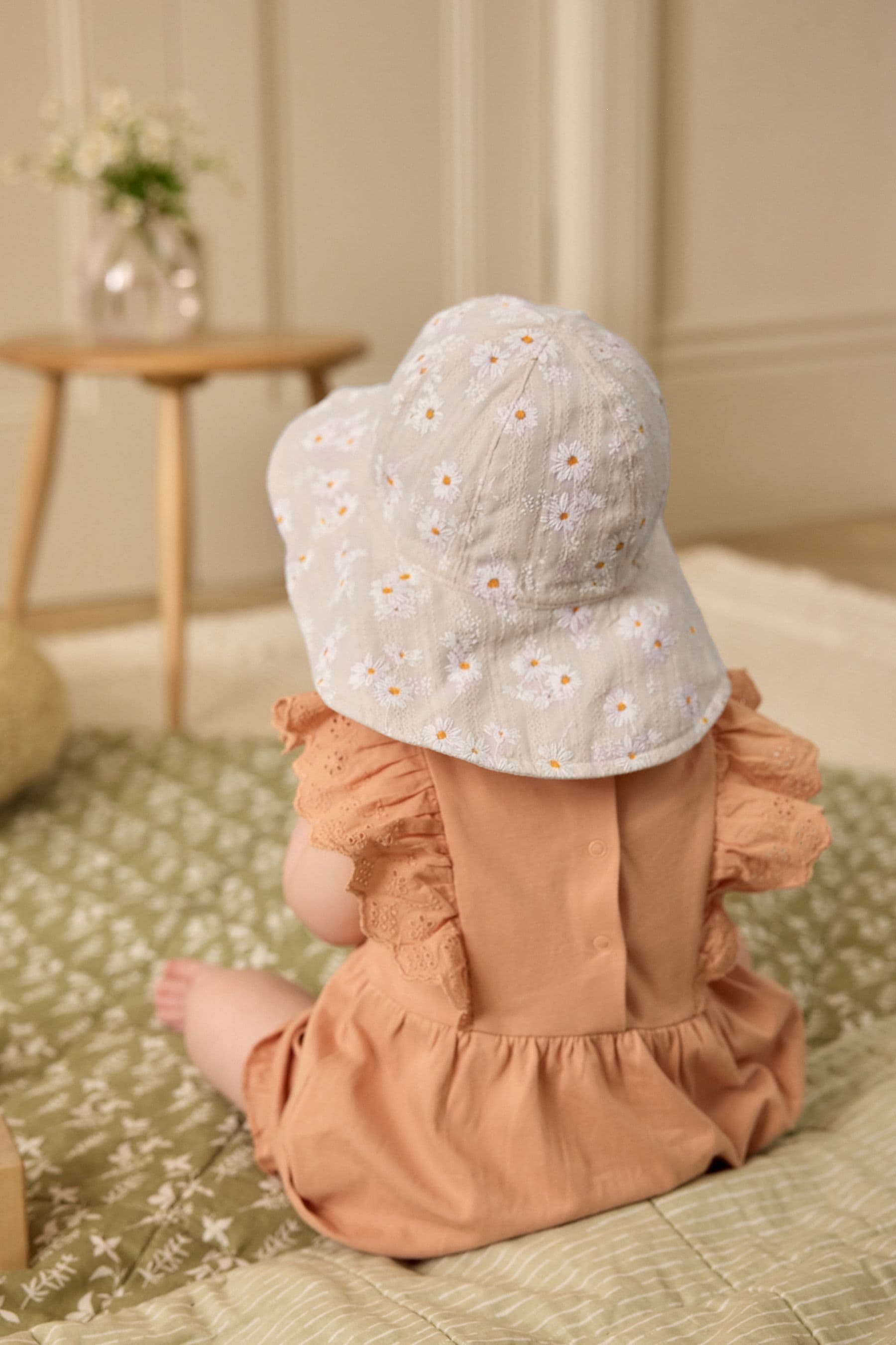 Cream Daisy Baby Wide Brim Bucket Hat (0mths-2yrs)