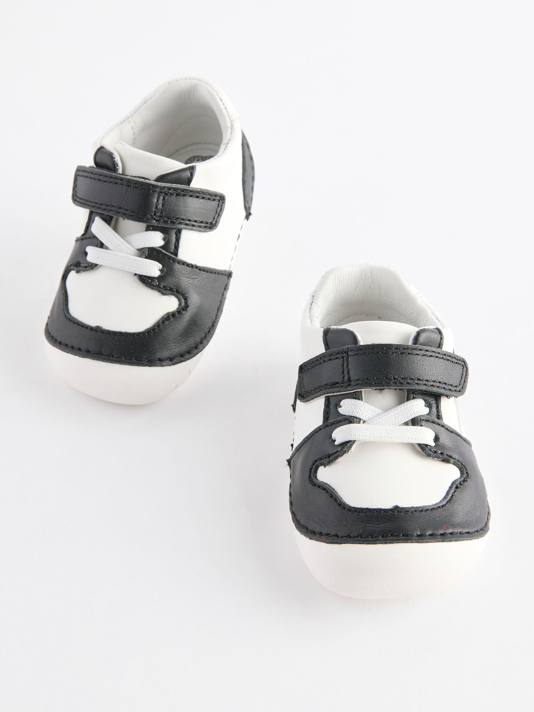 Black/White Wide Fit (G) Crawler Shoes