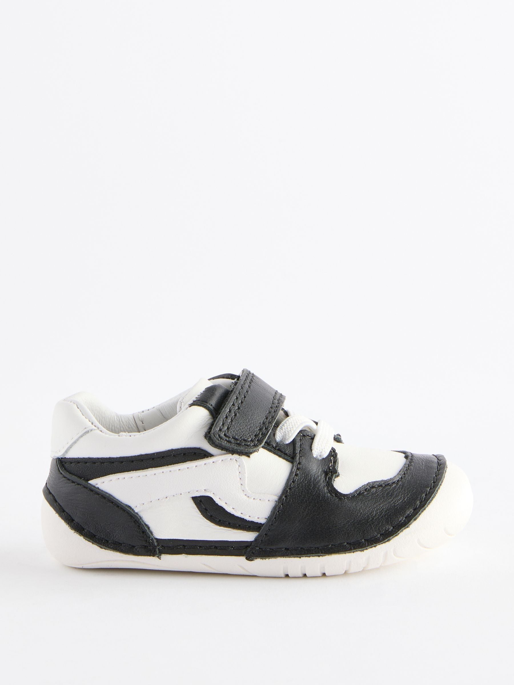 Black/White Wide Fit (G) Crawler Shoes