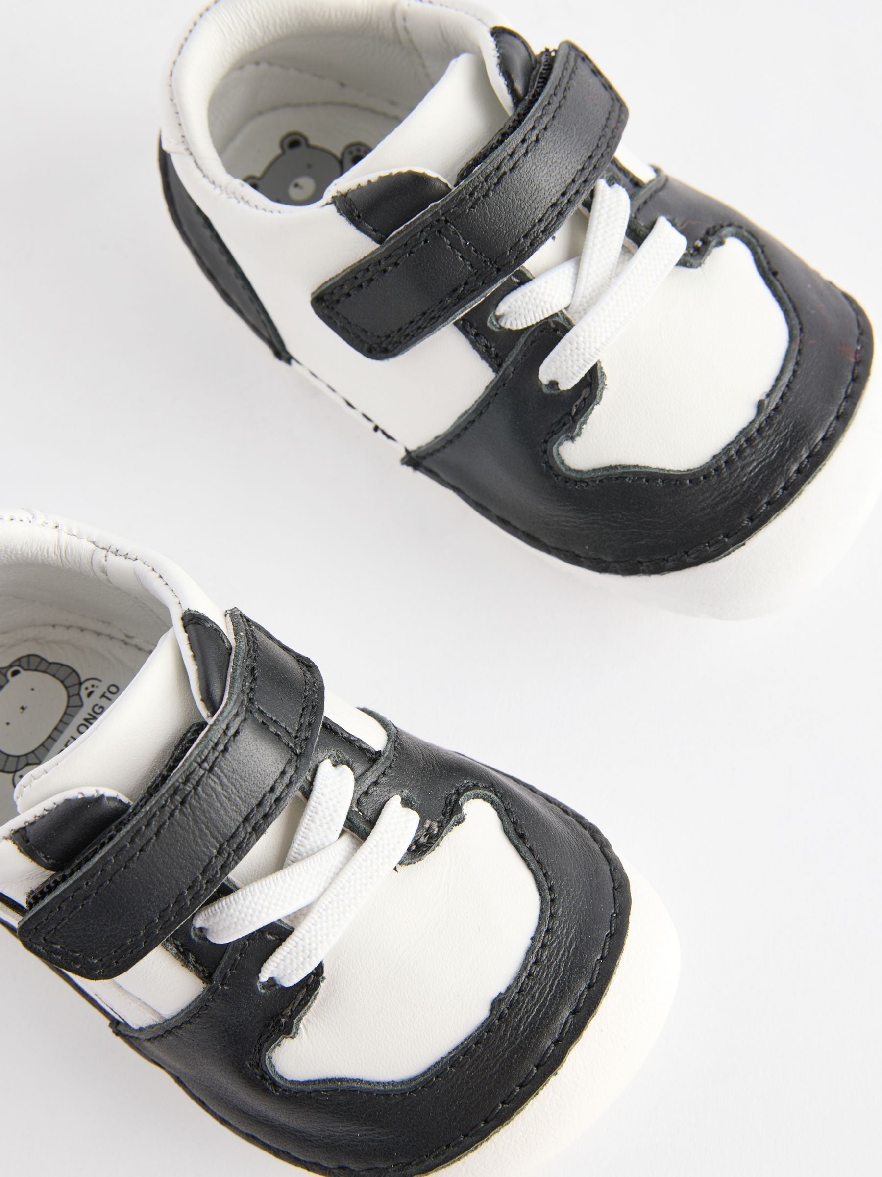 Black/White Wide Fit (G) Crawler Shoes