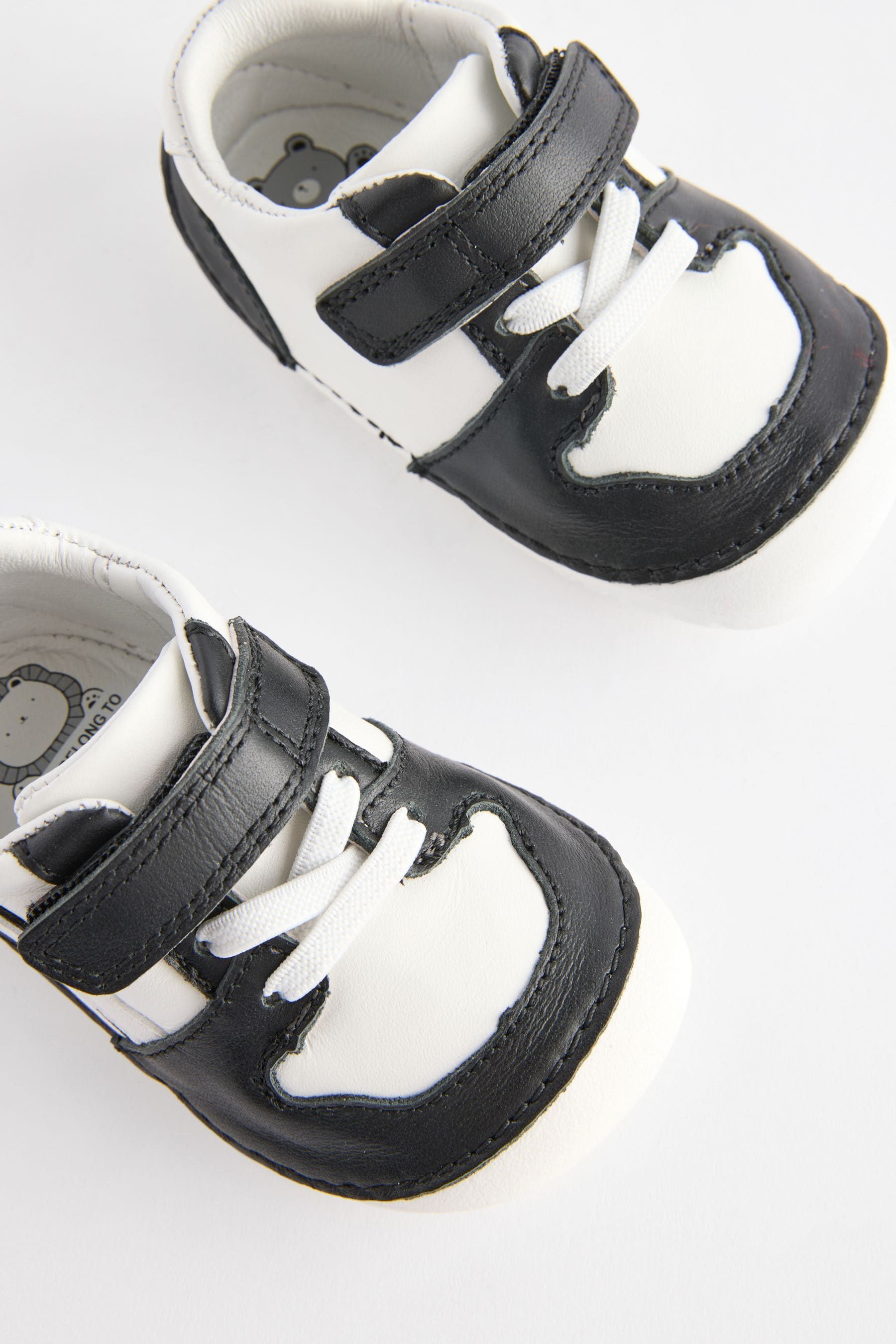 Black/White Wide Fit (G) Crawler Shoes