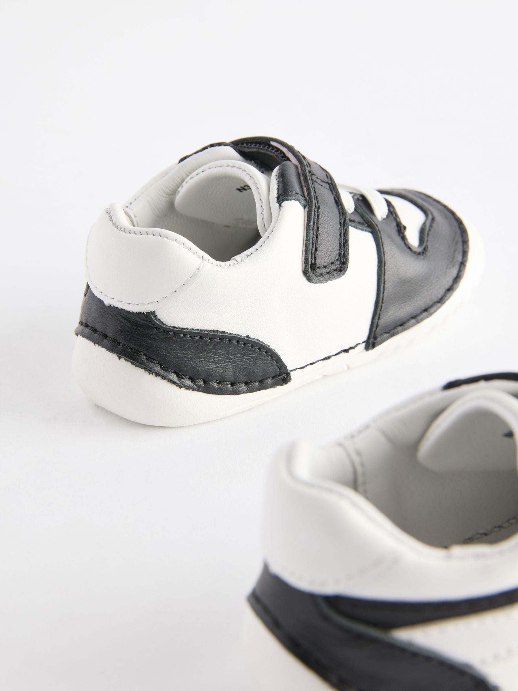 Black/White Wide Fit (G) Crawler Shoes