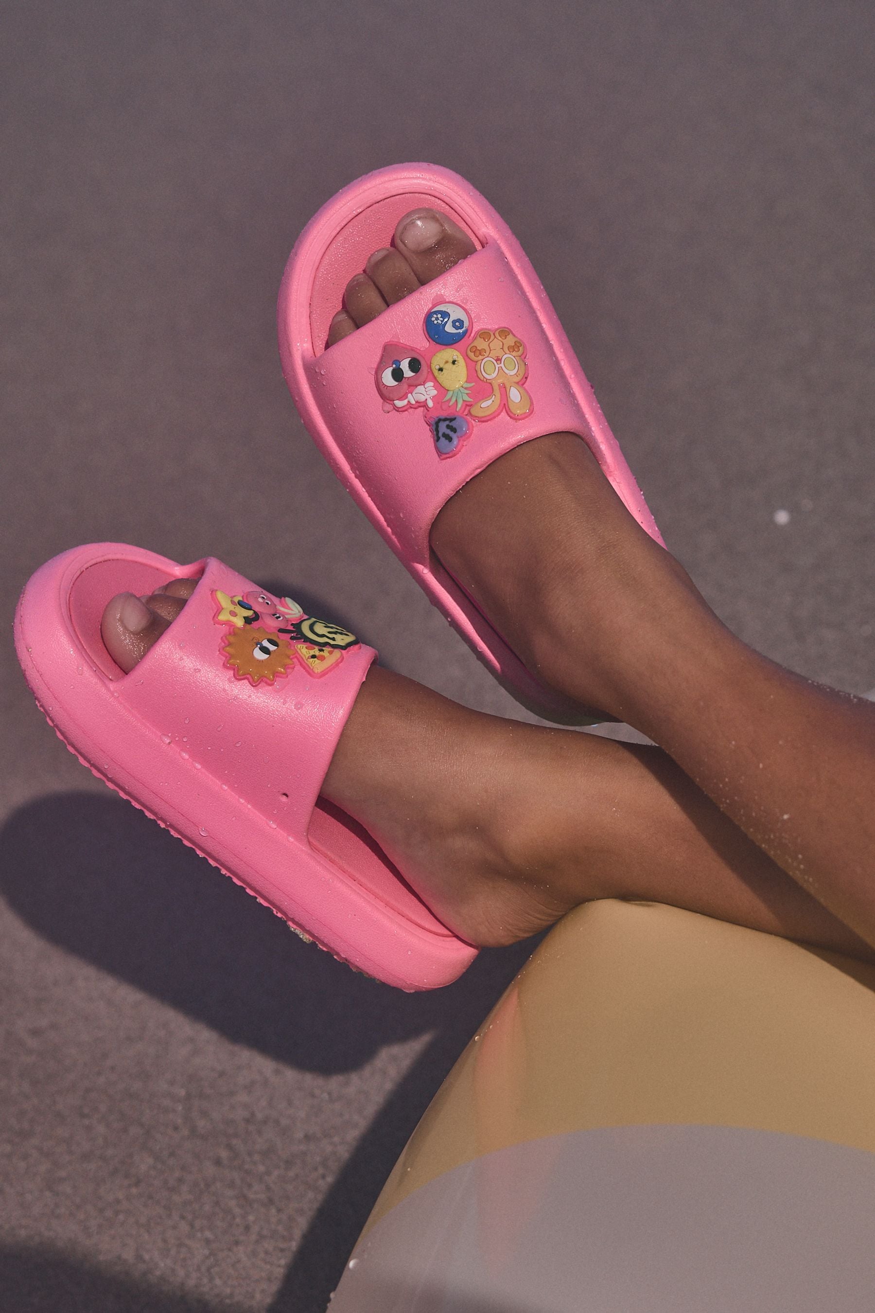 Pink Badge Chunky Sliders