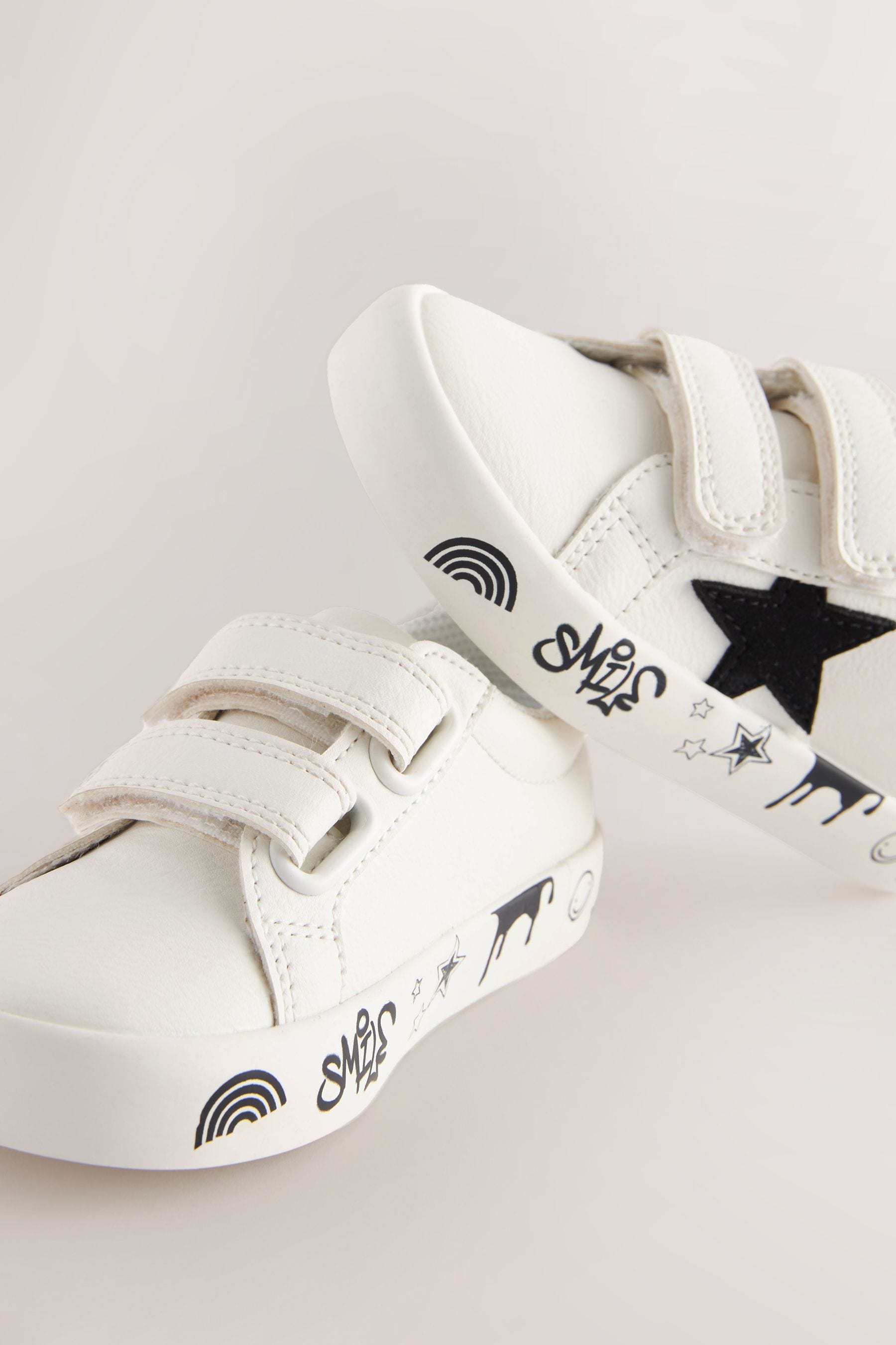 Black/White Standard Fit (F) Star Touch Fastening Trainers