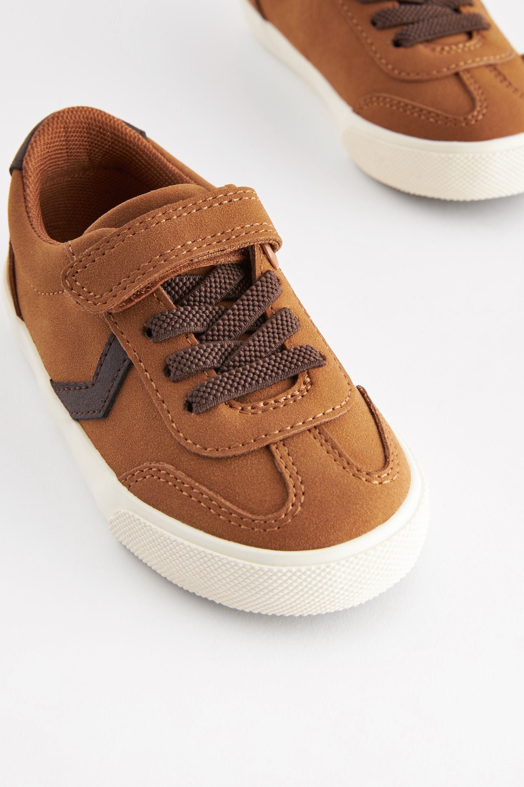 Tan Brown Standard Fit (F) Touch Fastening Chevron Trainers