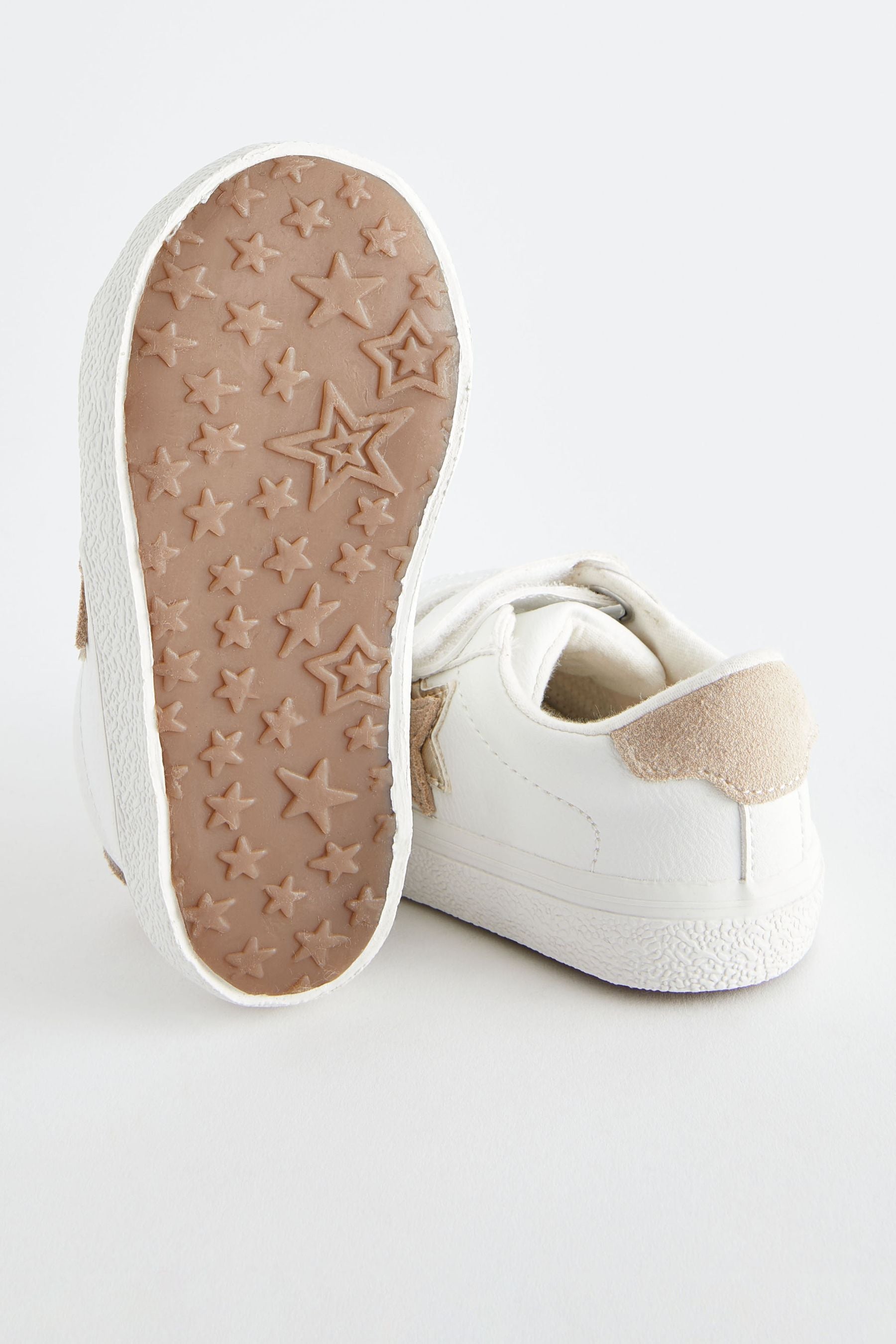 White Wide Fit (G) Star Trainers