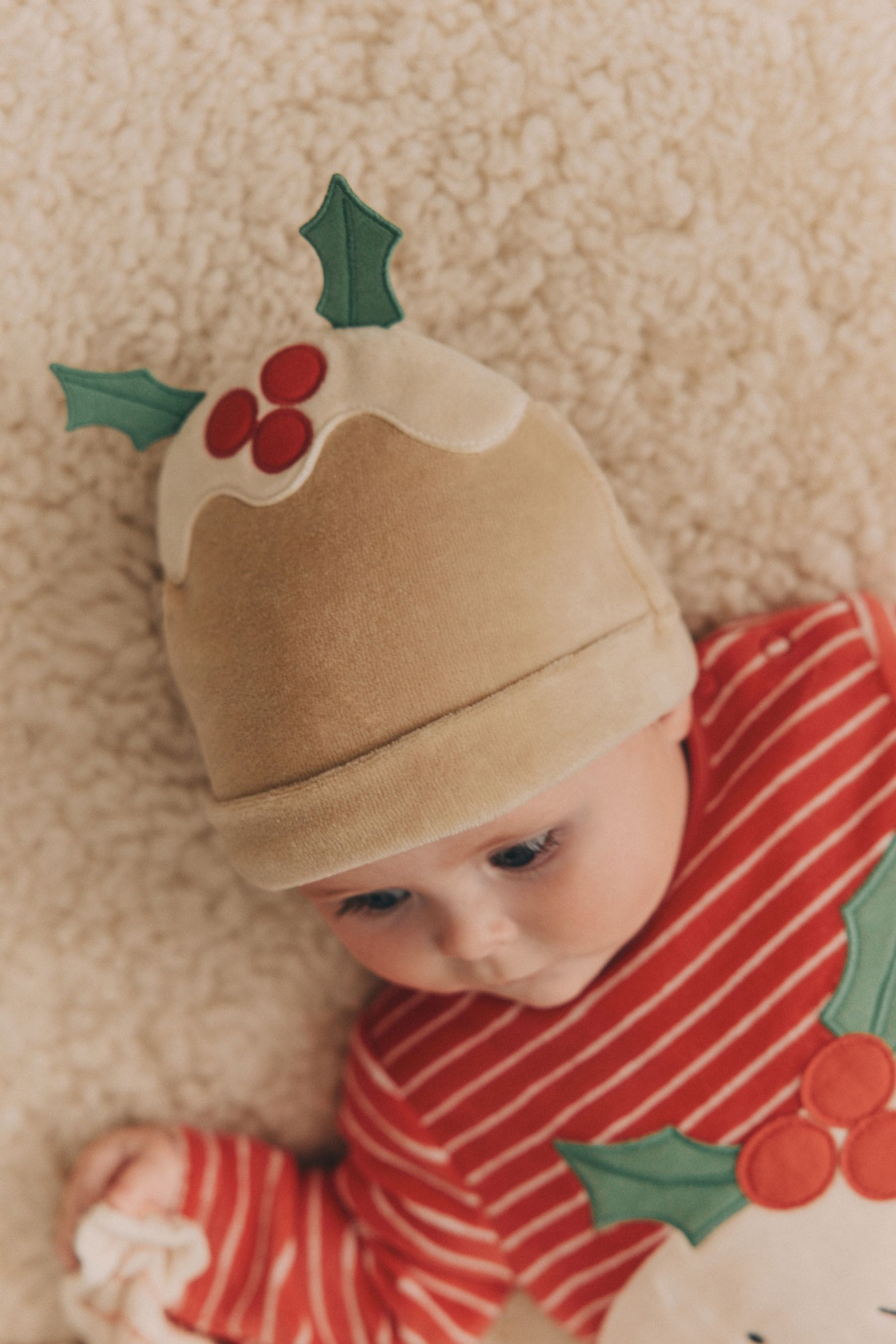 Red Pudding Baby Christmas Sleepsuit & Hat Set (0mths-2yrs)