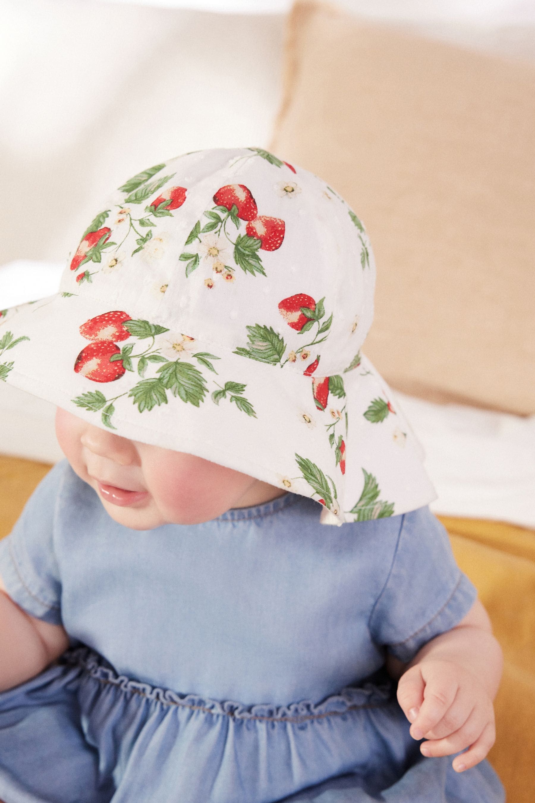 Red/White Srawberry Print Baby Wide Brim Bucket Hat (0mths-2yrs)