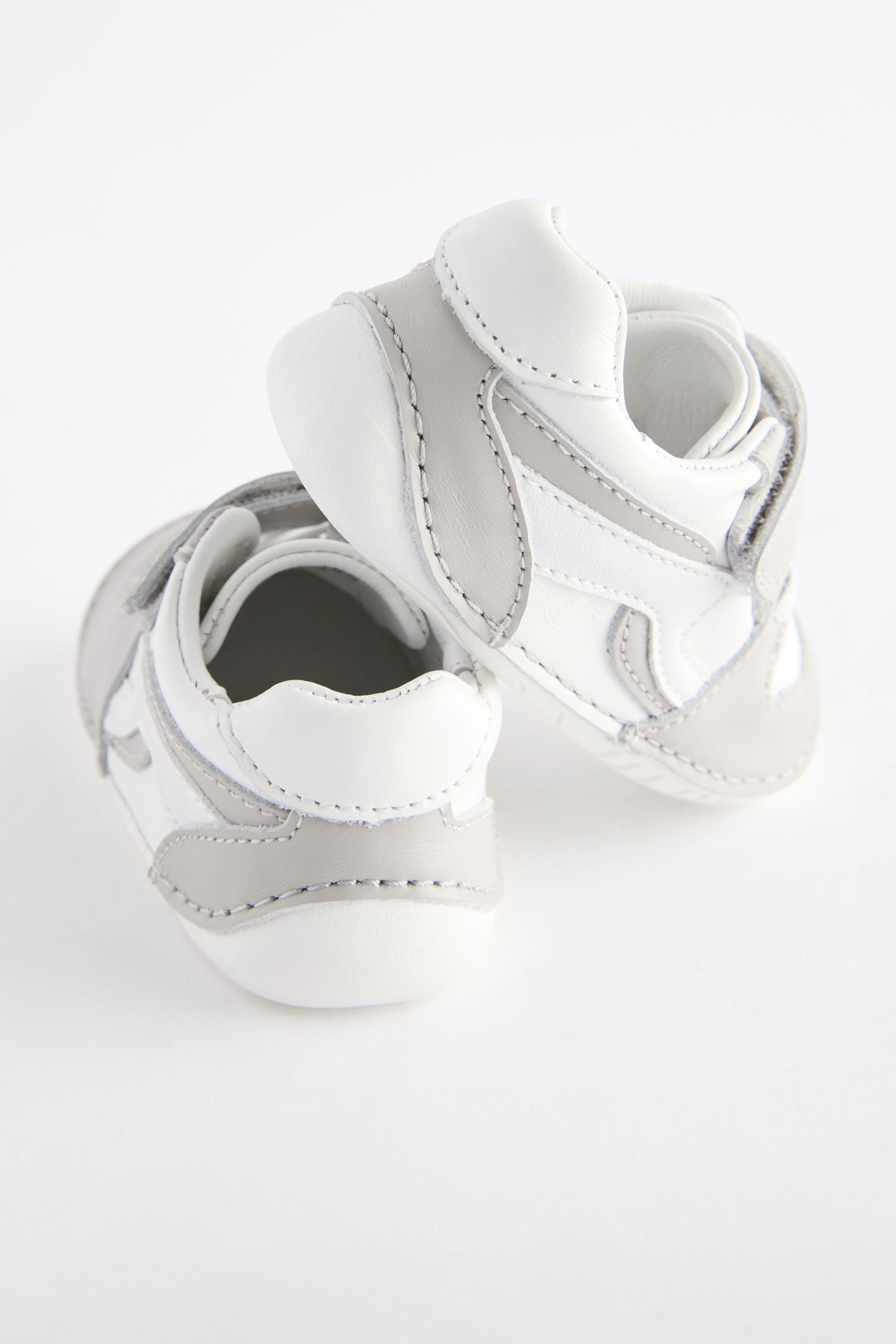 White/Neutral Wide Fit (G) Crawler Shoes