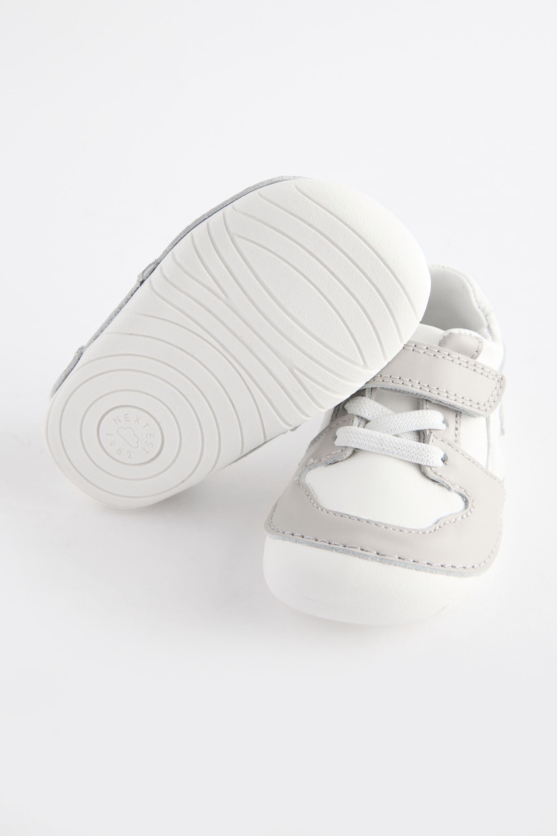 White/Neutral Wide Fit (G) Crawler Shoes