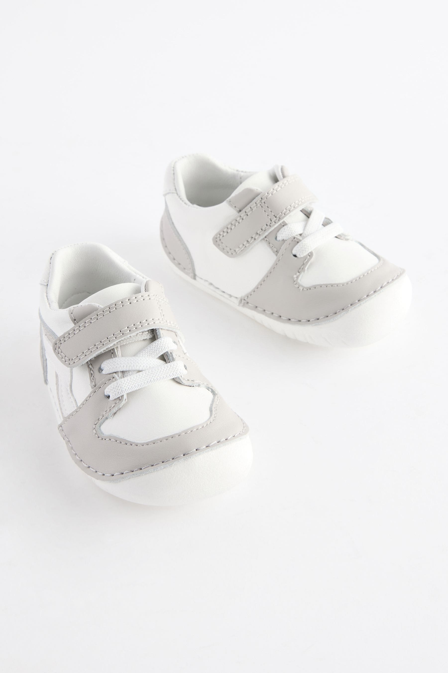 White/Neutral Standard Fit (F) Crawler Shoes