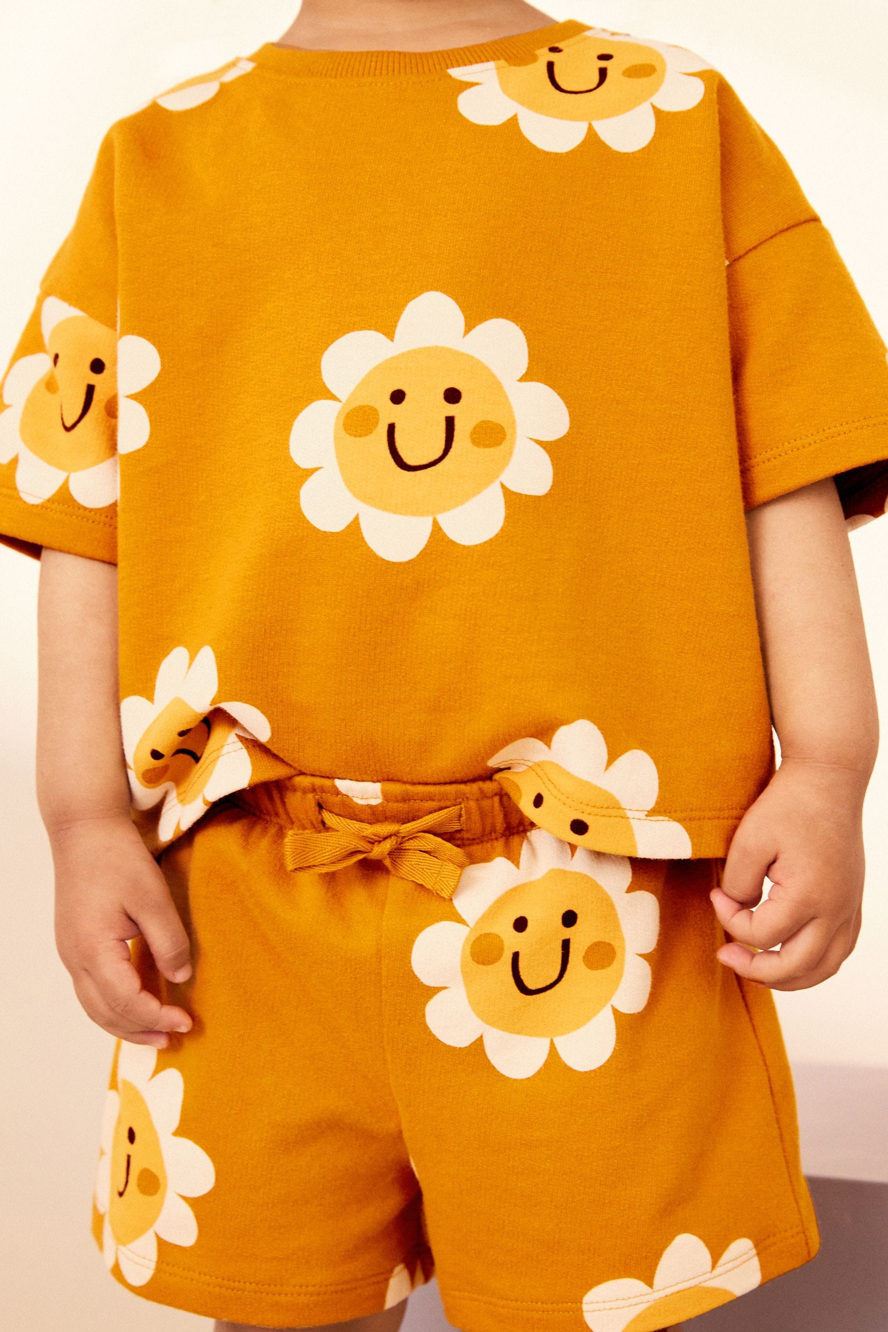 Yellow Daisy T-Shirt And Shorts Set (3mths-7yrs)