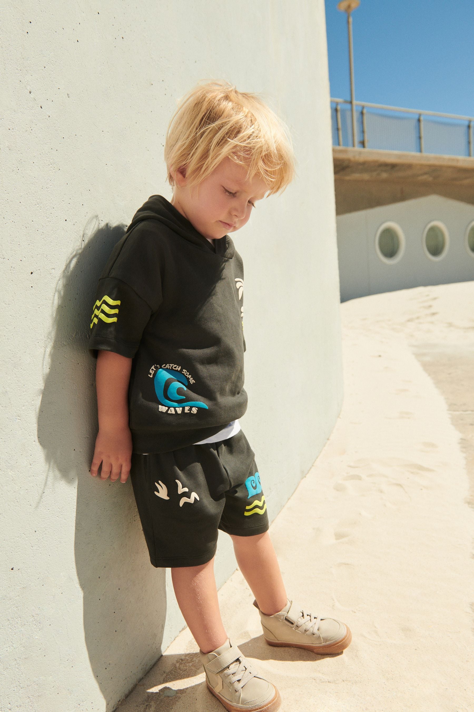 Charcoal Grey Waves Short Sleeve Hooded Sweatshirt and Shorts Set (3mths-7yrs)