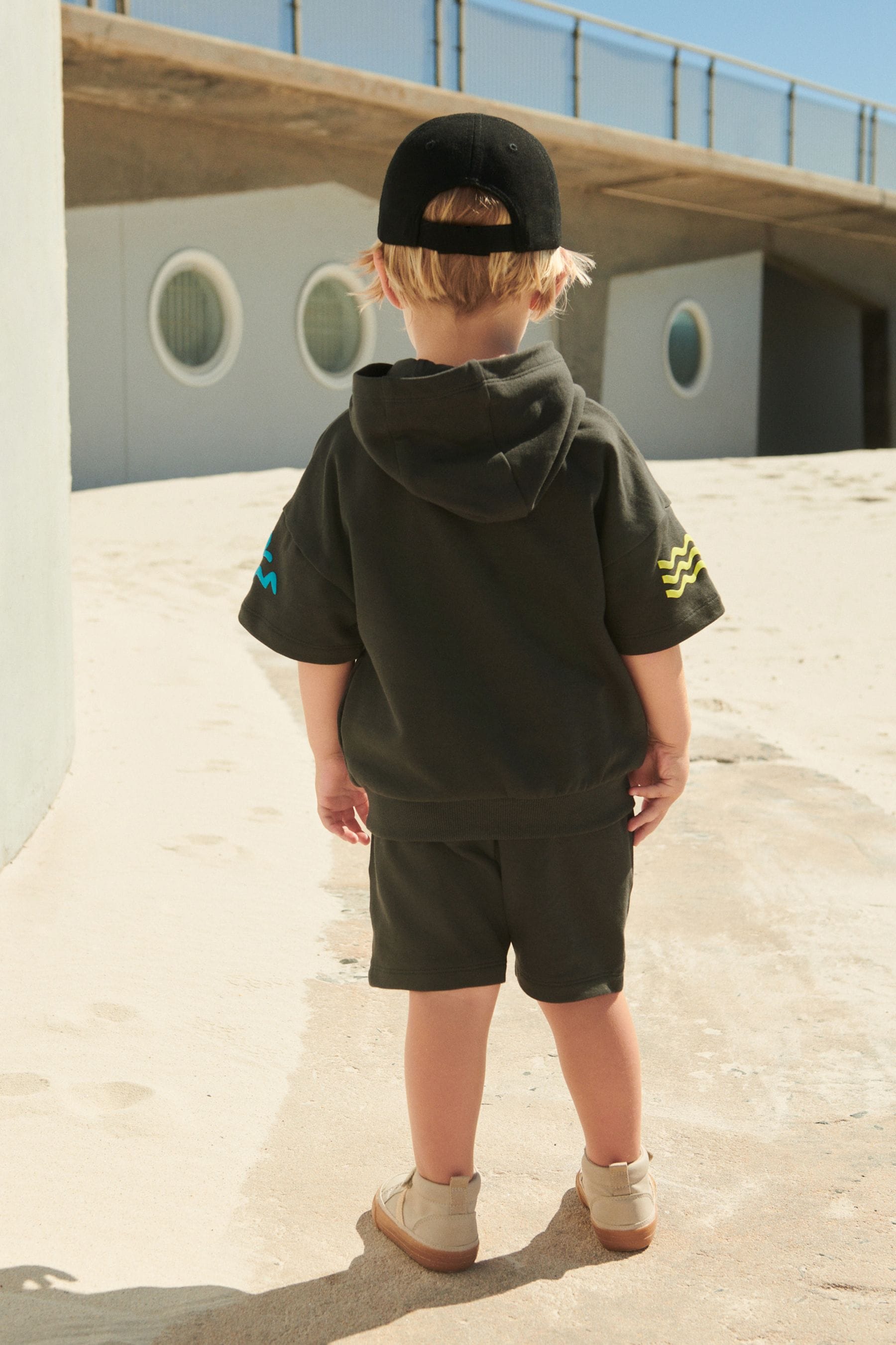 Charcoal Grey Waves Short Sleeve Hooded Sweatshirt and Shorts Set (3mths-7yrs)