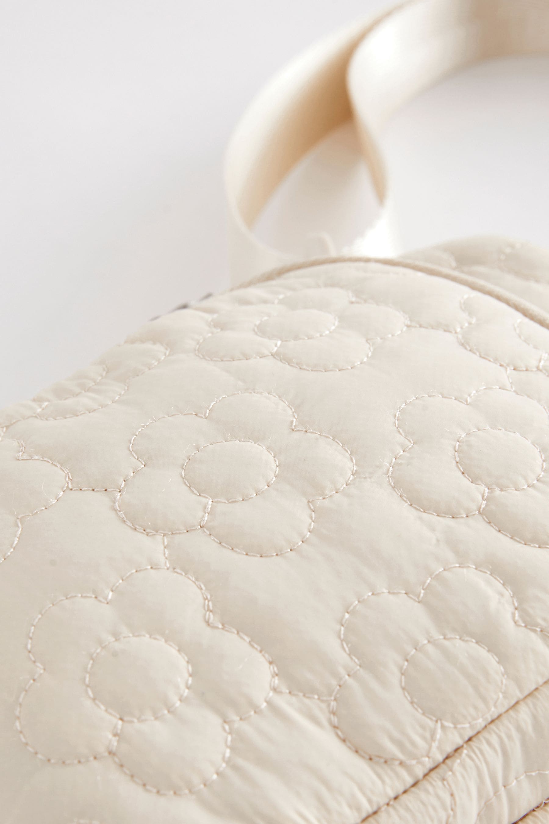 Cream Daisy Quilted Cross-Body Bag