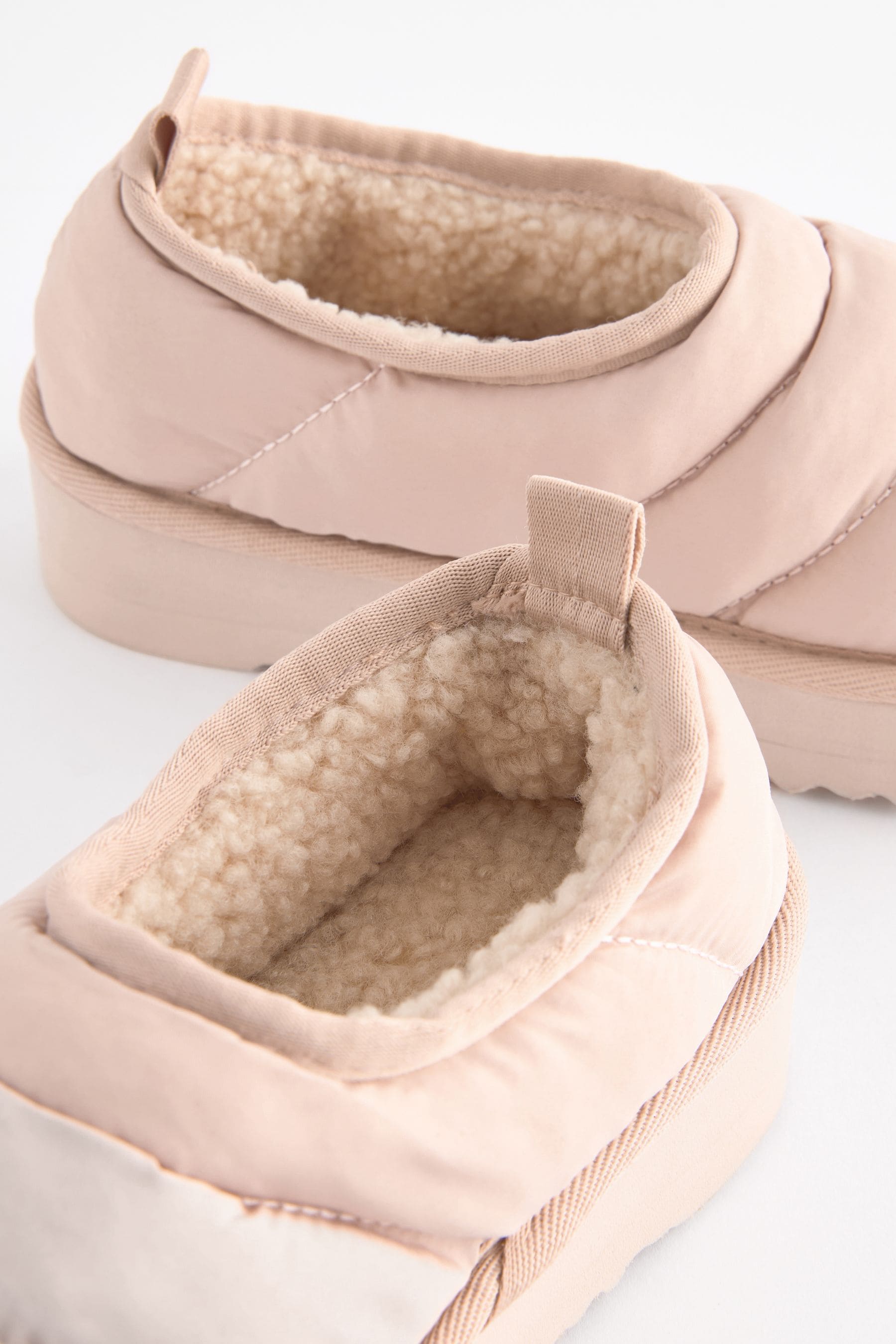 Neutral Quilted Flatform Shoot Slippers