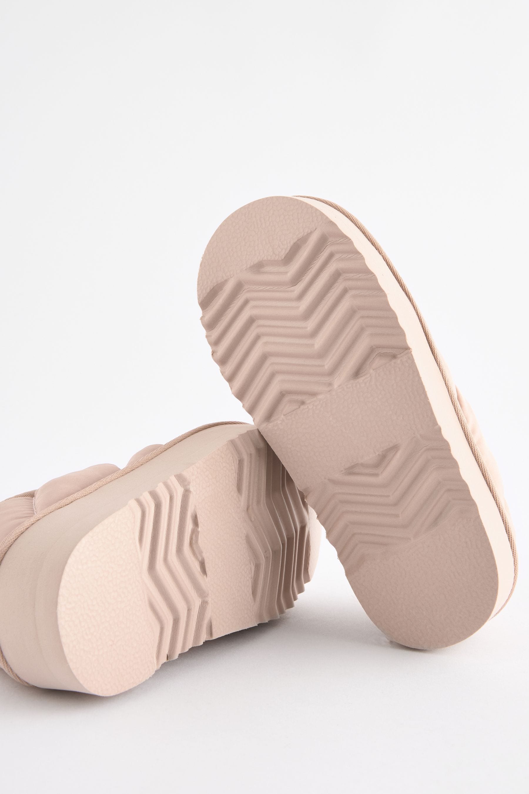 Neutral Quilted Flatform Shoot Slippers