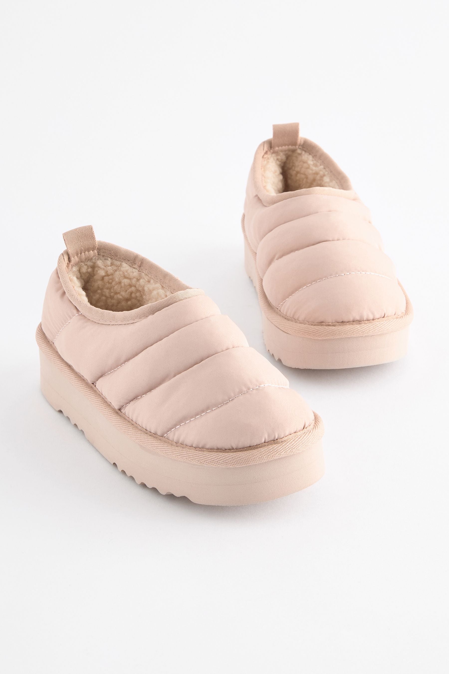 Neutral Quilted Flatform Shoot Slippers