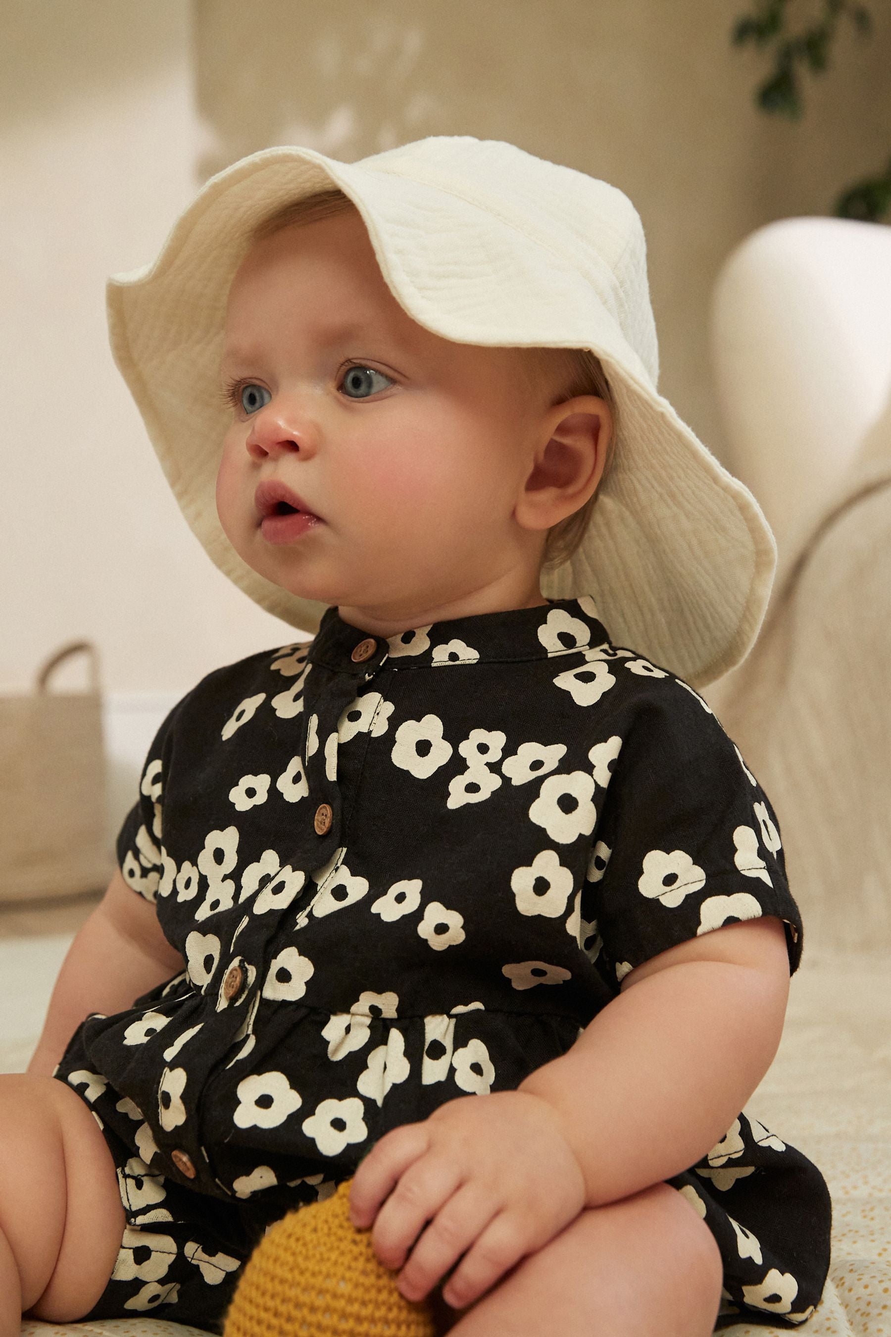 Black/White Flower Baby Romper (0mths-2yrs)