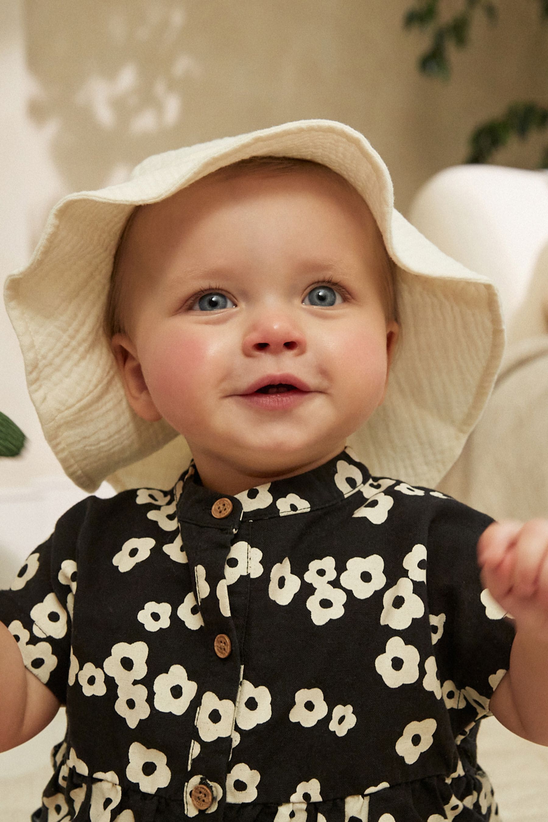 Black/White Flower Baby 100% Cotton Romper (0mths-2yrs)