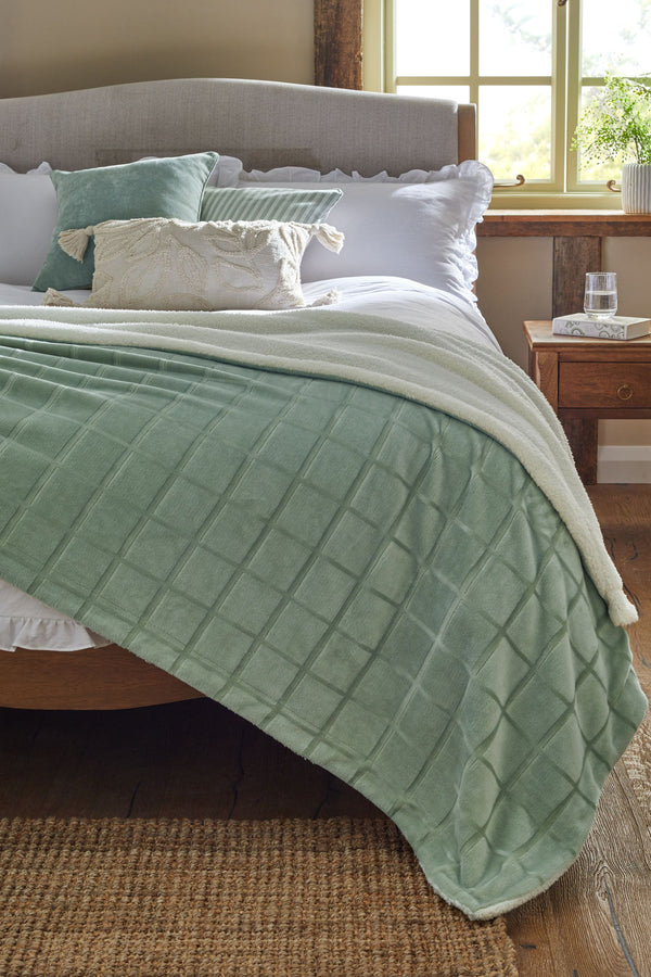 Green Cosy Sherpa Fleece Grid Throw