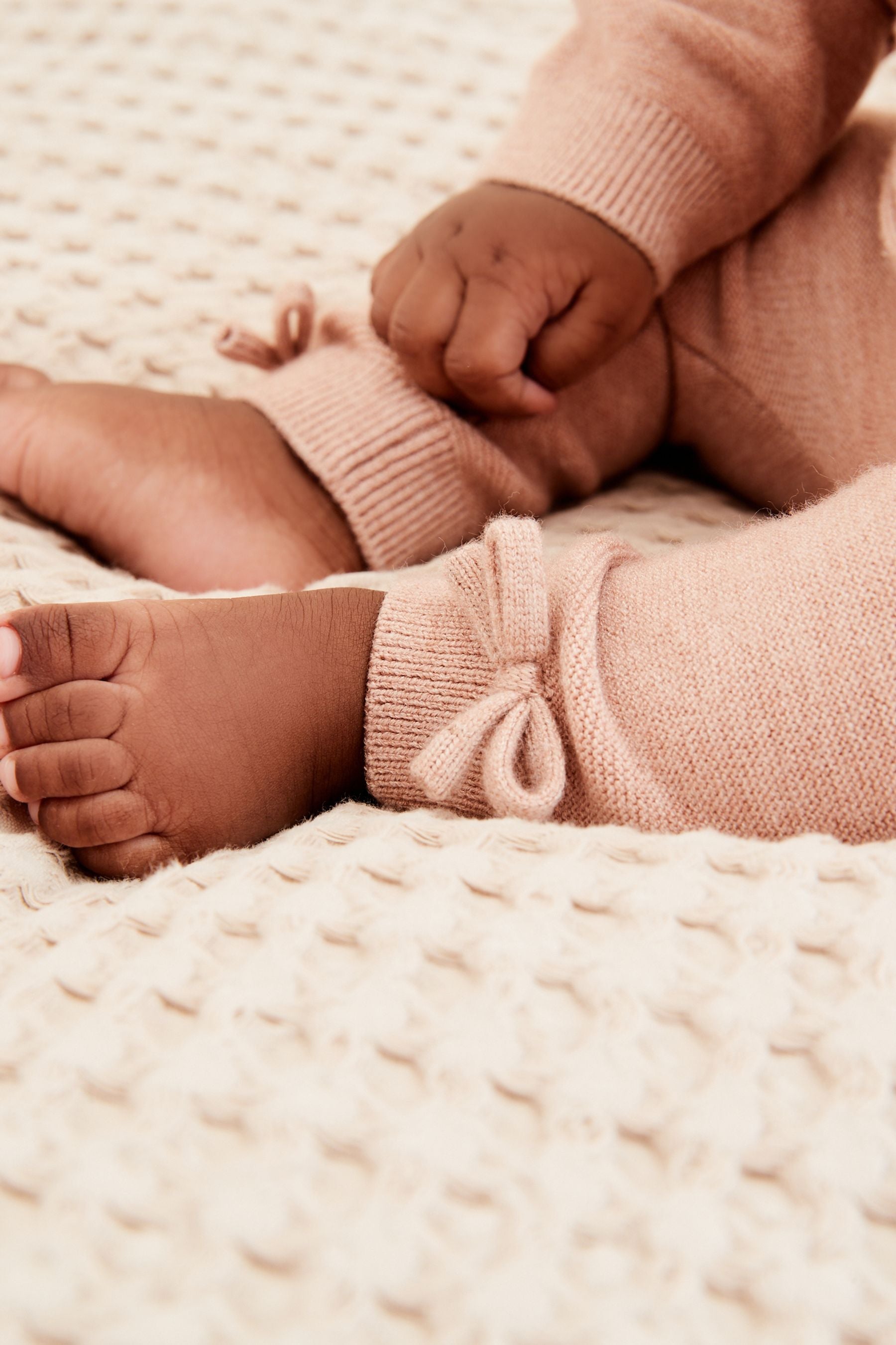 Pink Knitted Baby 2 Piece Set (0mths-2yrs)