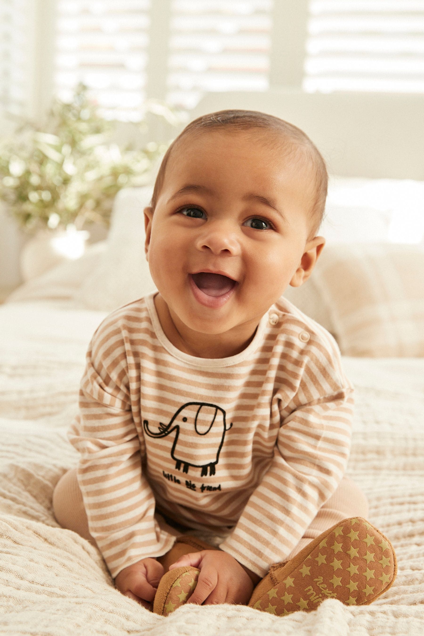 Neutral Elephant Baby T-Shirt And Leggings 2 Piece Set