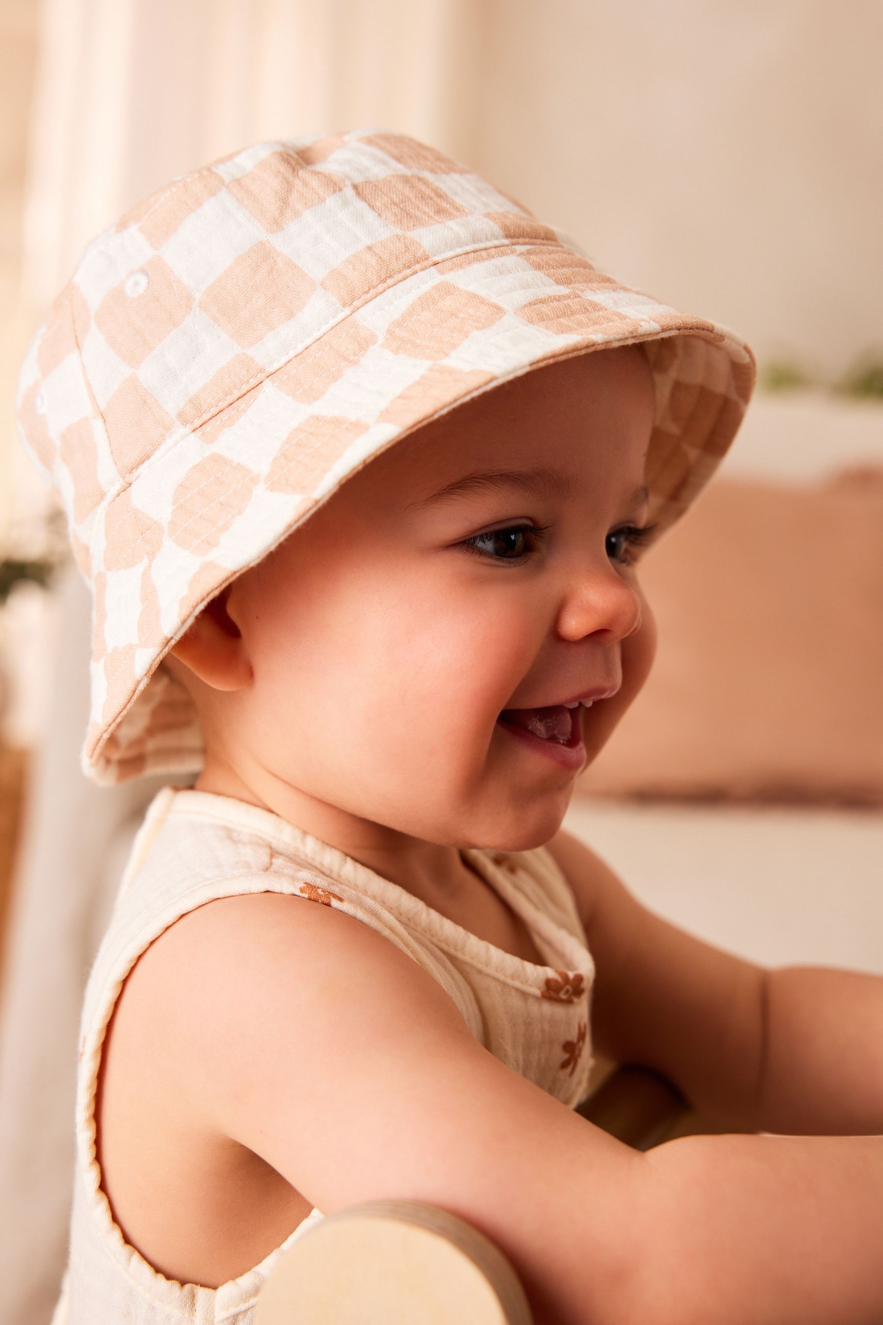 Neutral Checkerboard Baby Bucket Hat (0mths-2yrs)