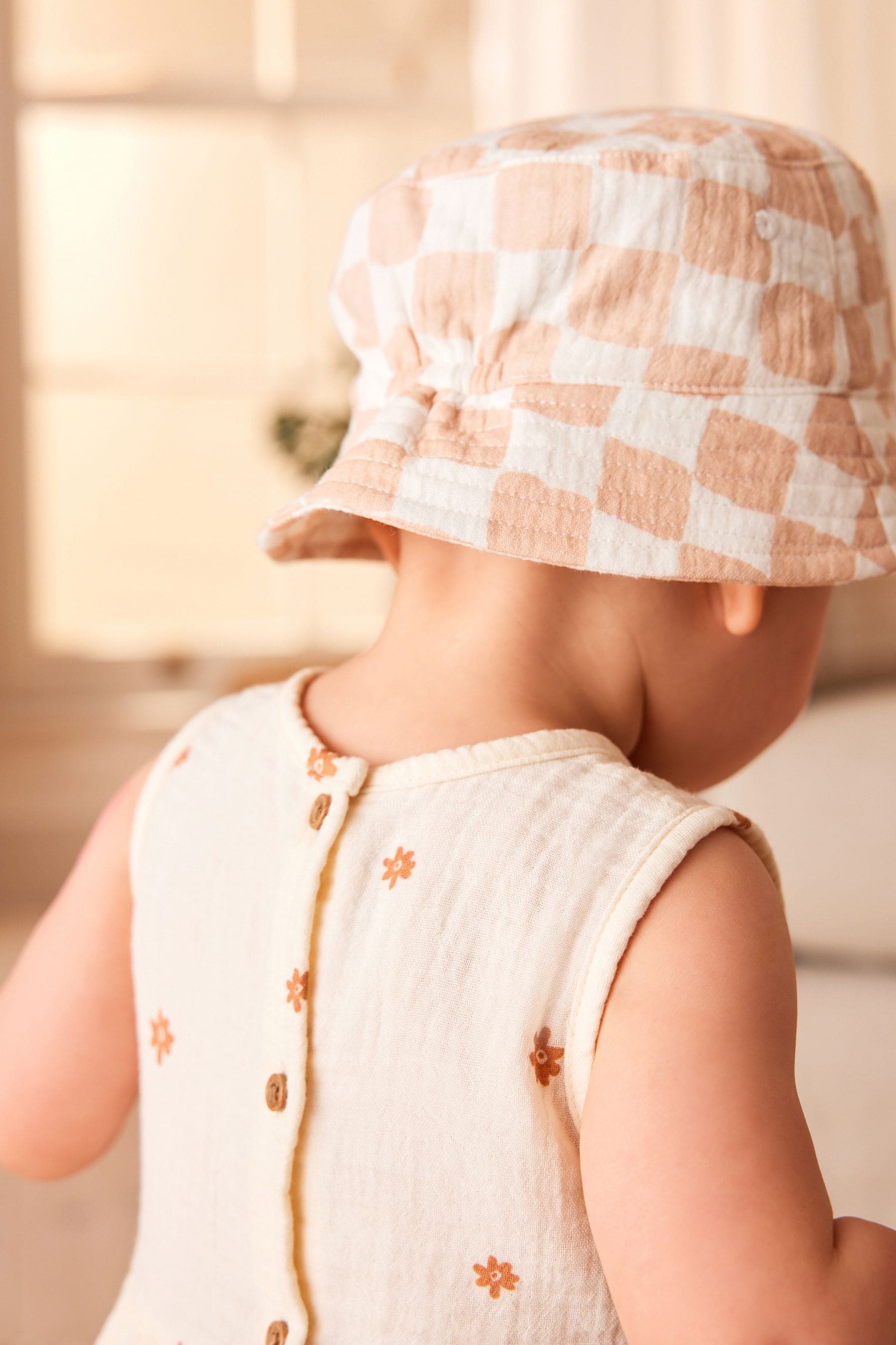 Neutral Checkerboard Baby Bucket Hat (0mths-2yrs)