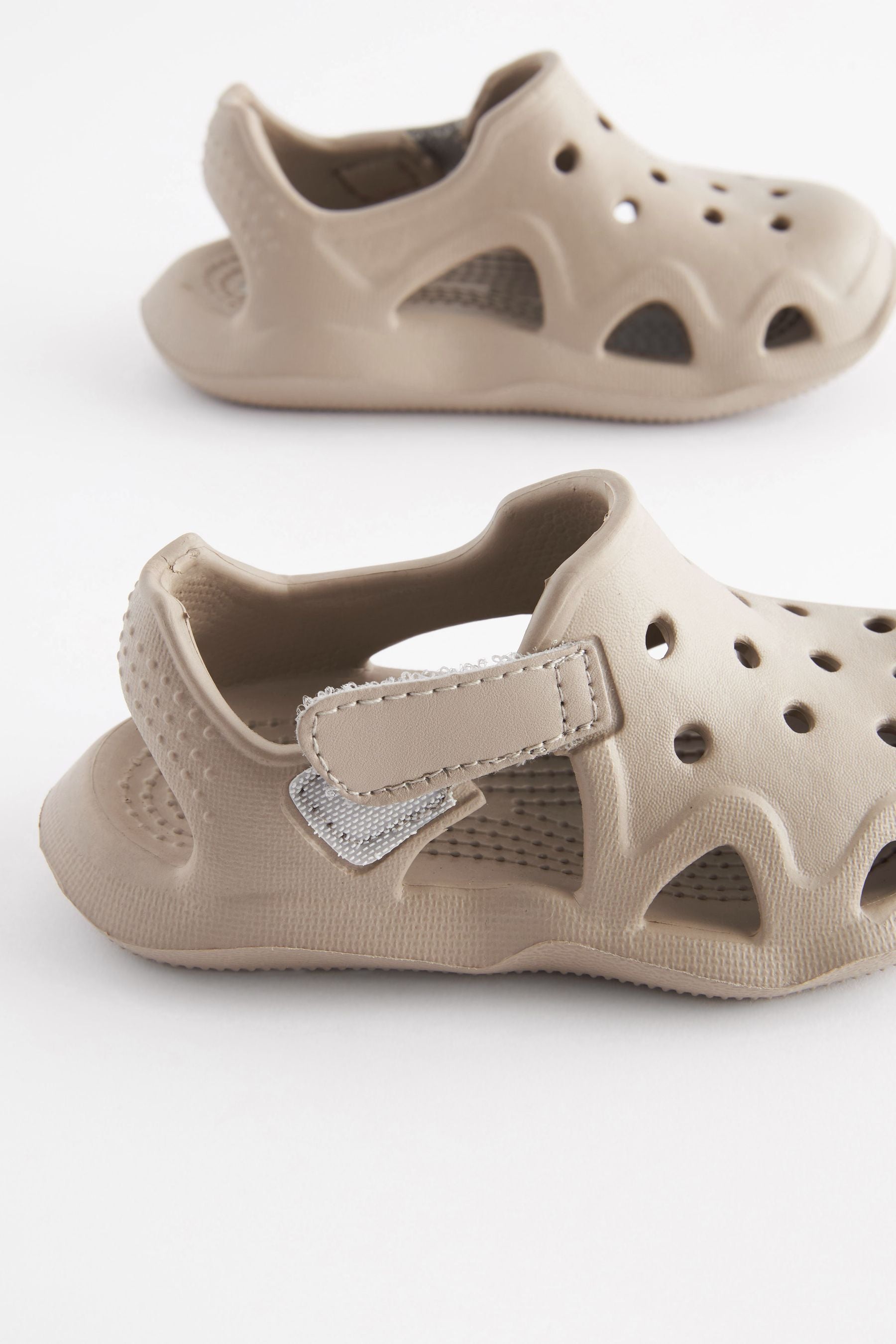 Neutral Moulded Closed Toe Clogs