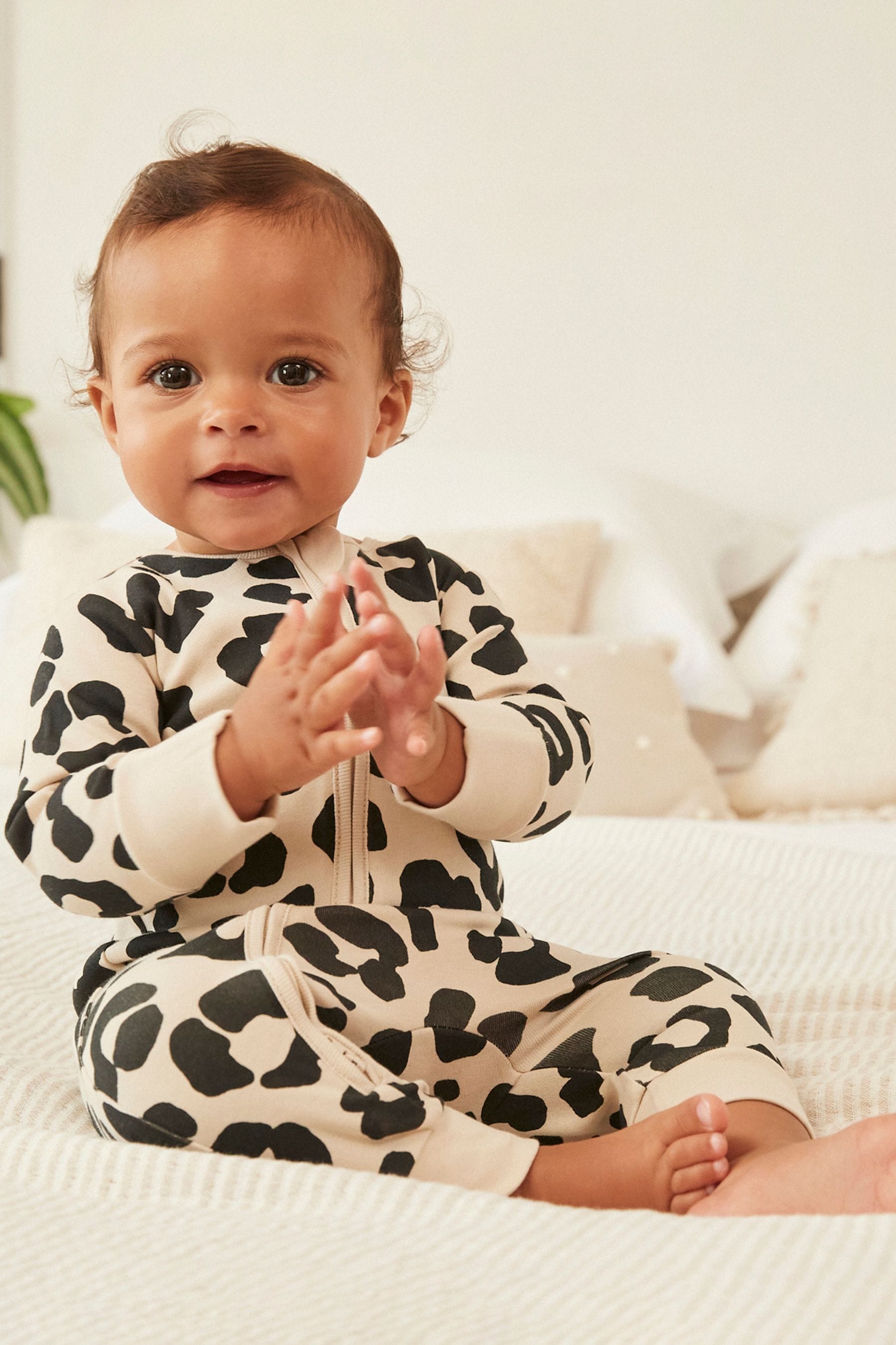 Monochrome Baby Footless Zip Sleepsuits 3 Pack (0mths-2yrs)