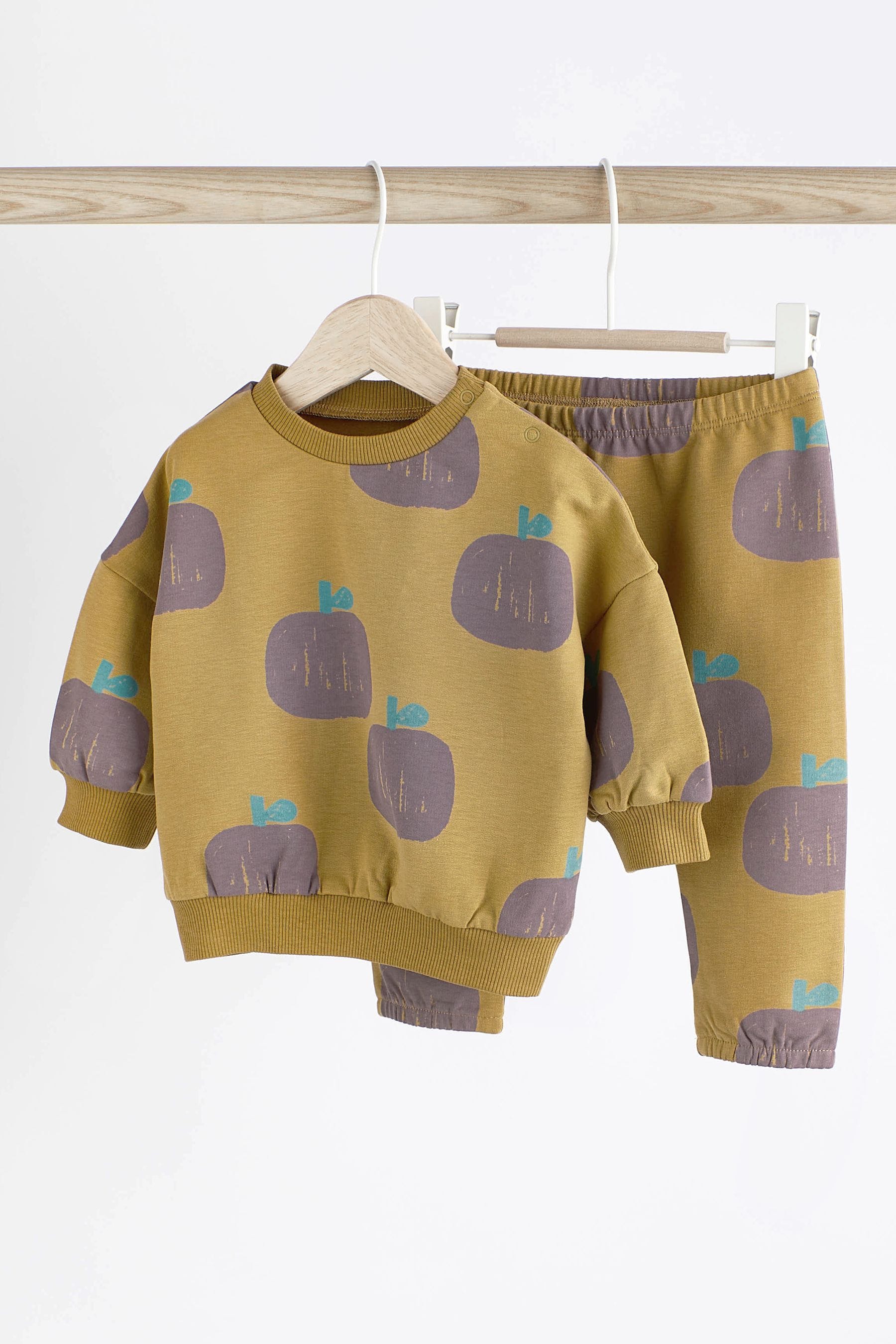 Green Cosy Baby Sweatshirt And Joggers 2 Piece Set HappyBaby.eg