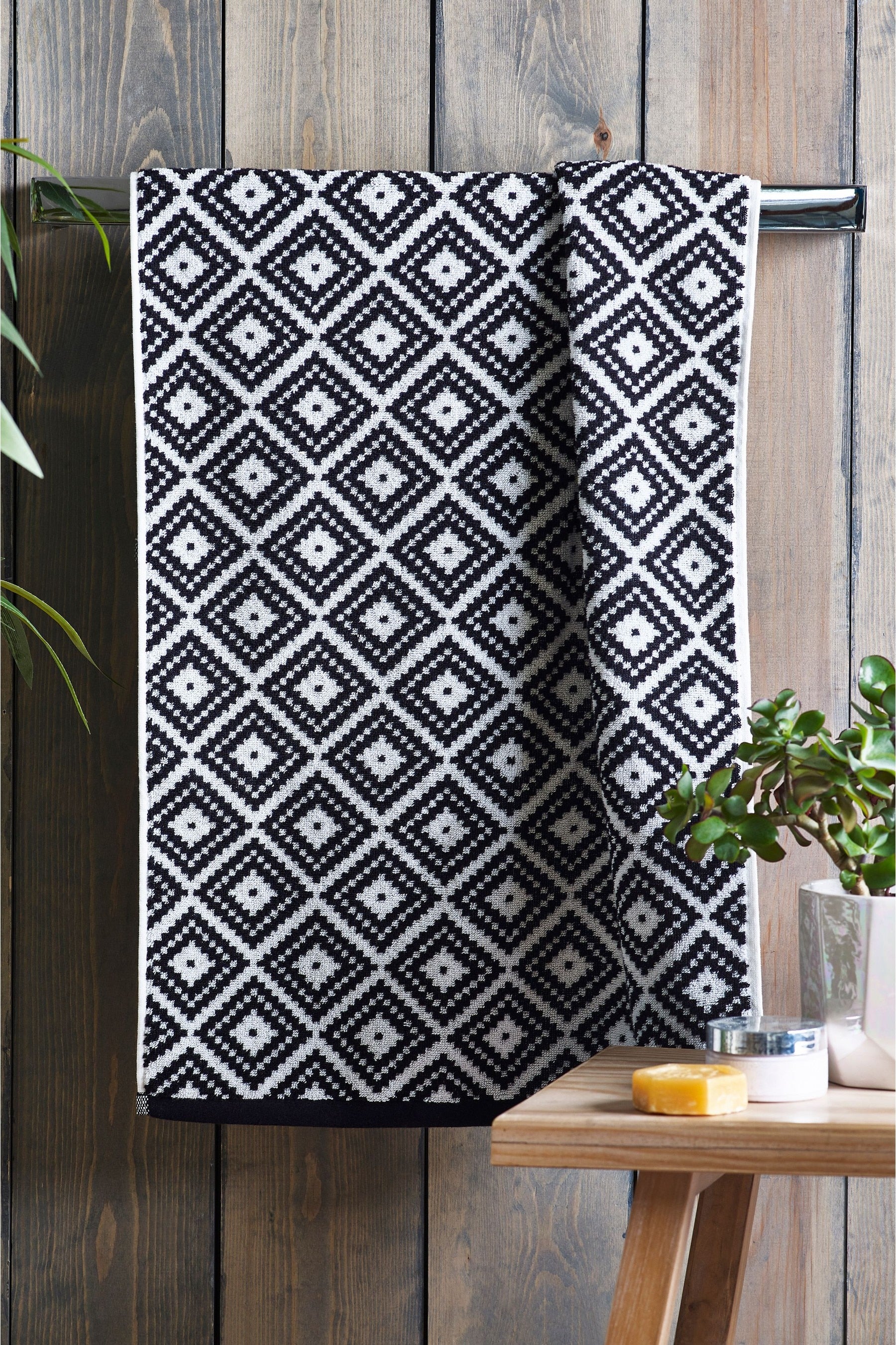 Black/White Diamond Geo Towel 100% Cotton