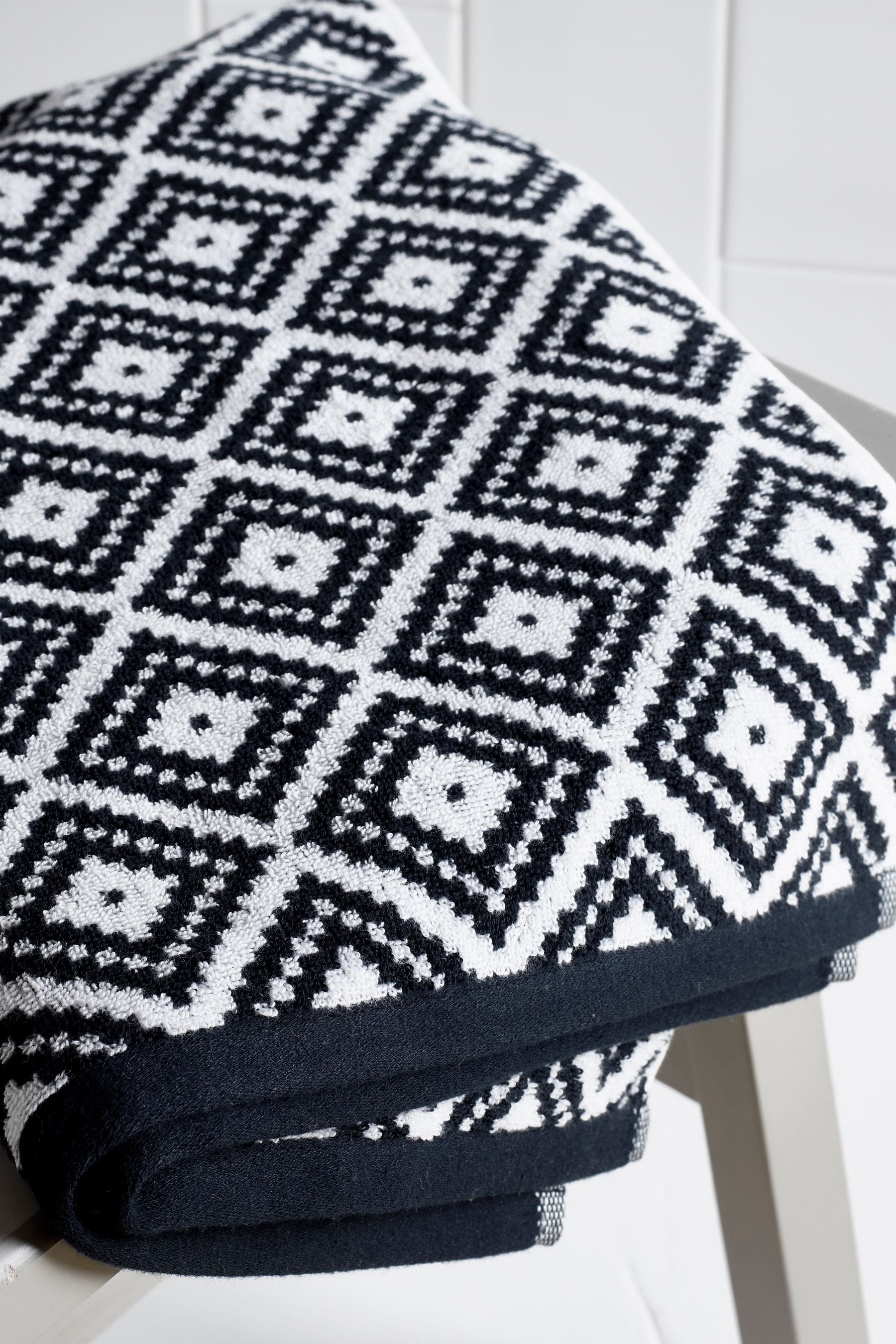 Black/White Diamond Geo Towel 100% Cotton